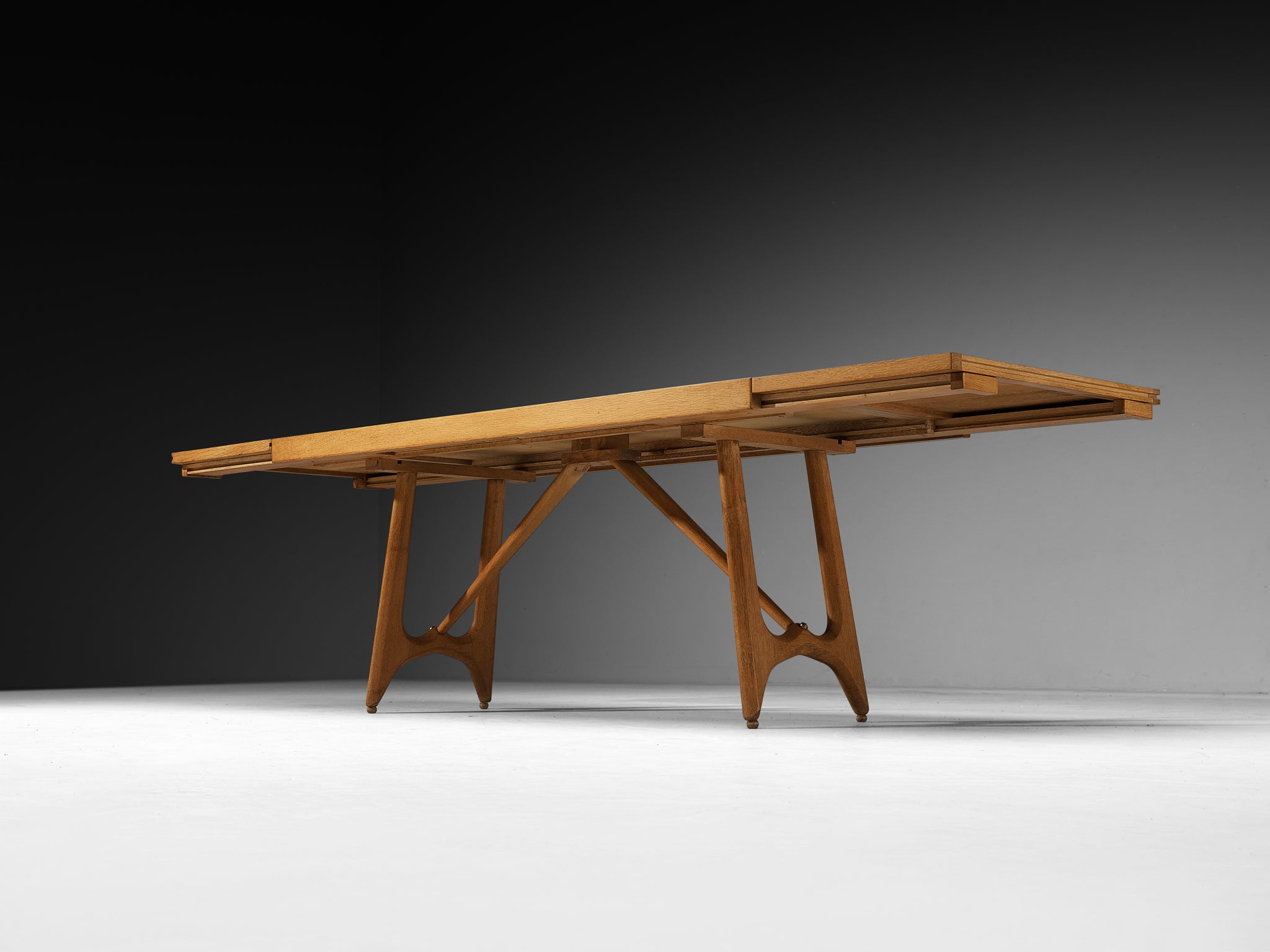Guillerme & Chambron Extendable Dining Table in Solid Oak Tables Morentz