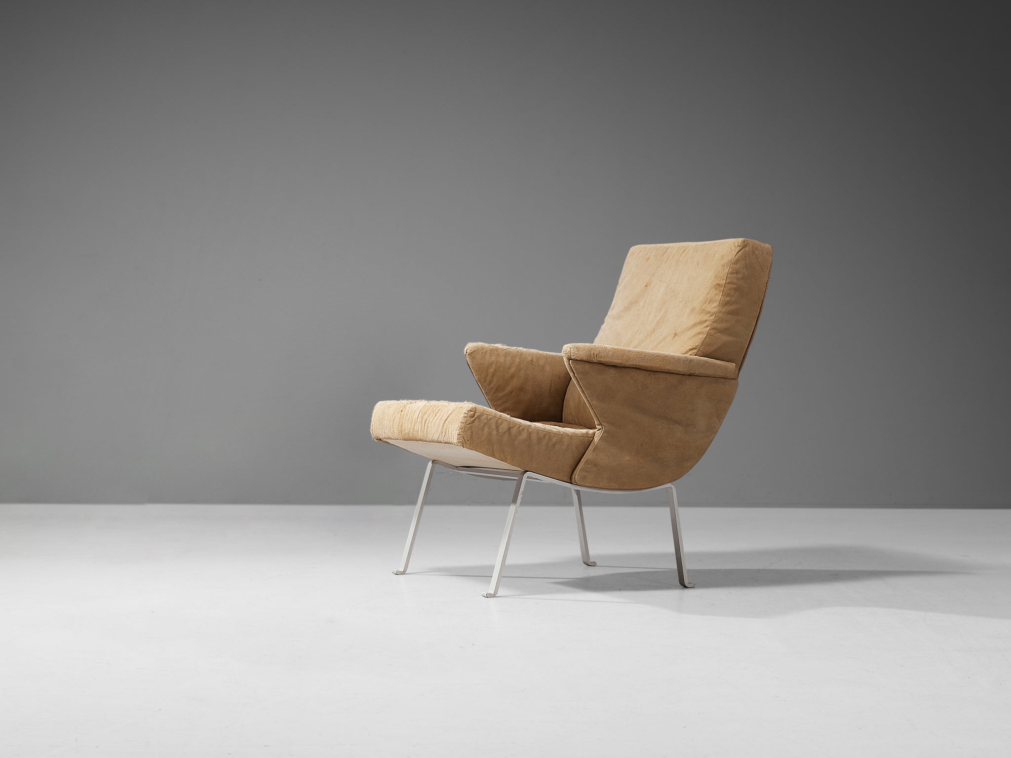 Lounge Chair in Beige Upholstery seating Morentz