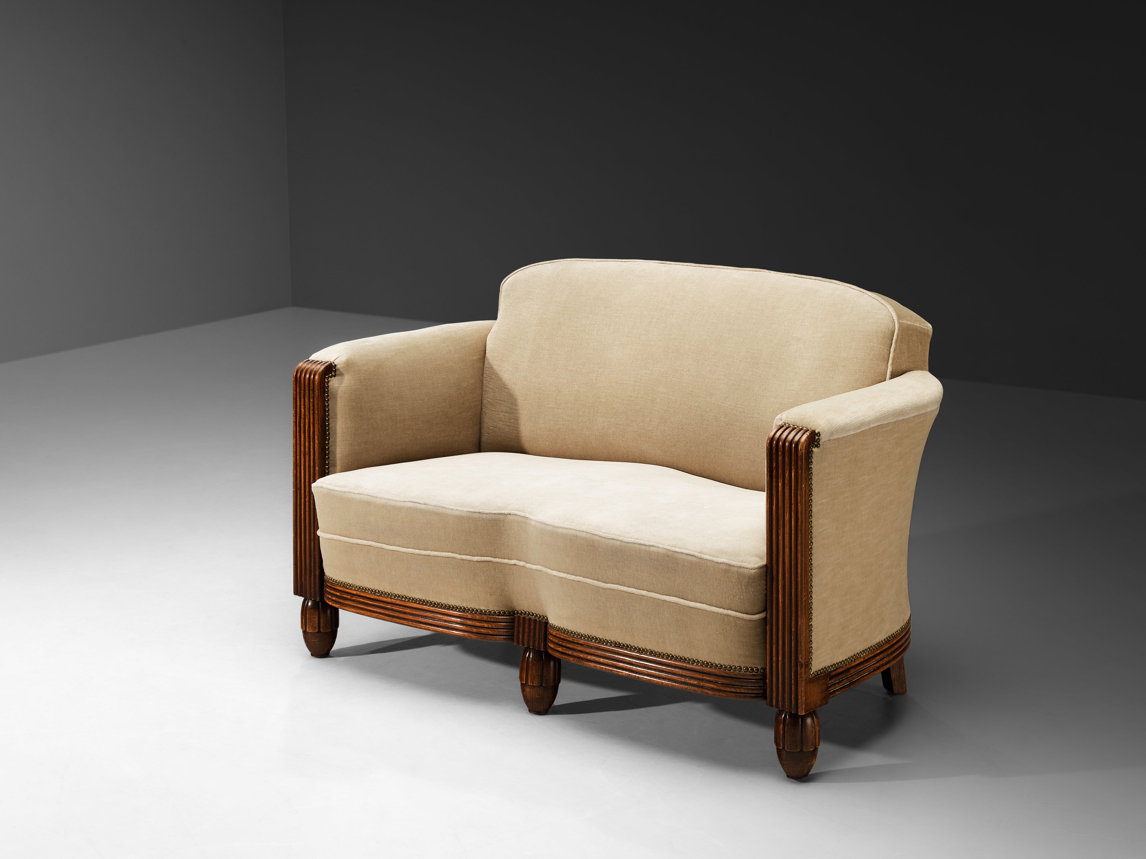 1930s Elegant Art Deco Sofa in Wood and Taupe Velvet Carved Fluted Feet Seating Morentz