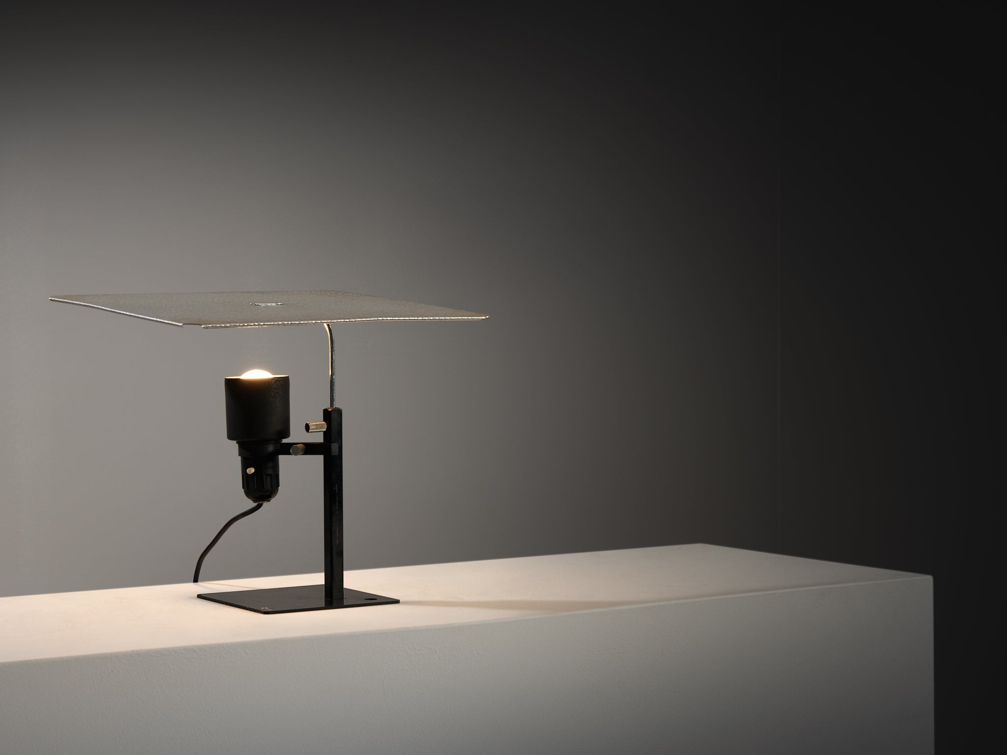 Rare Gino Sarfatti for Arteluce Table Lamp with Reflective Screen Lighting Morentz