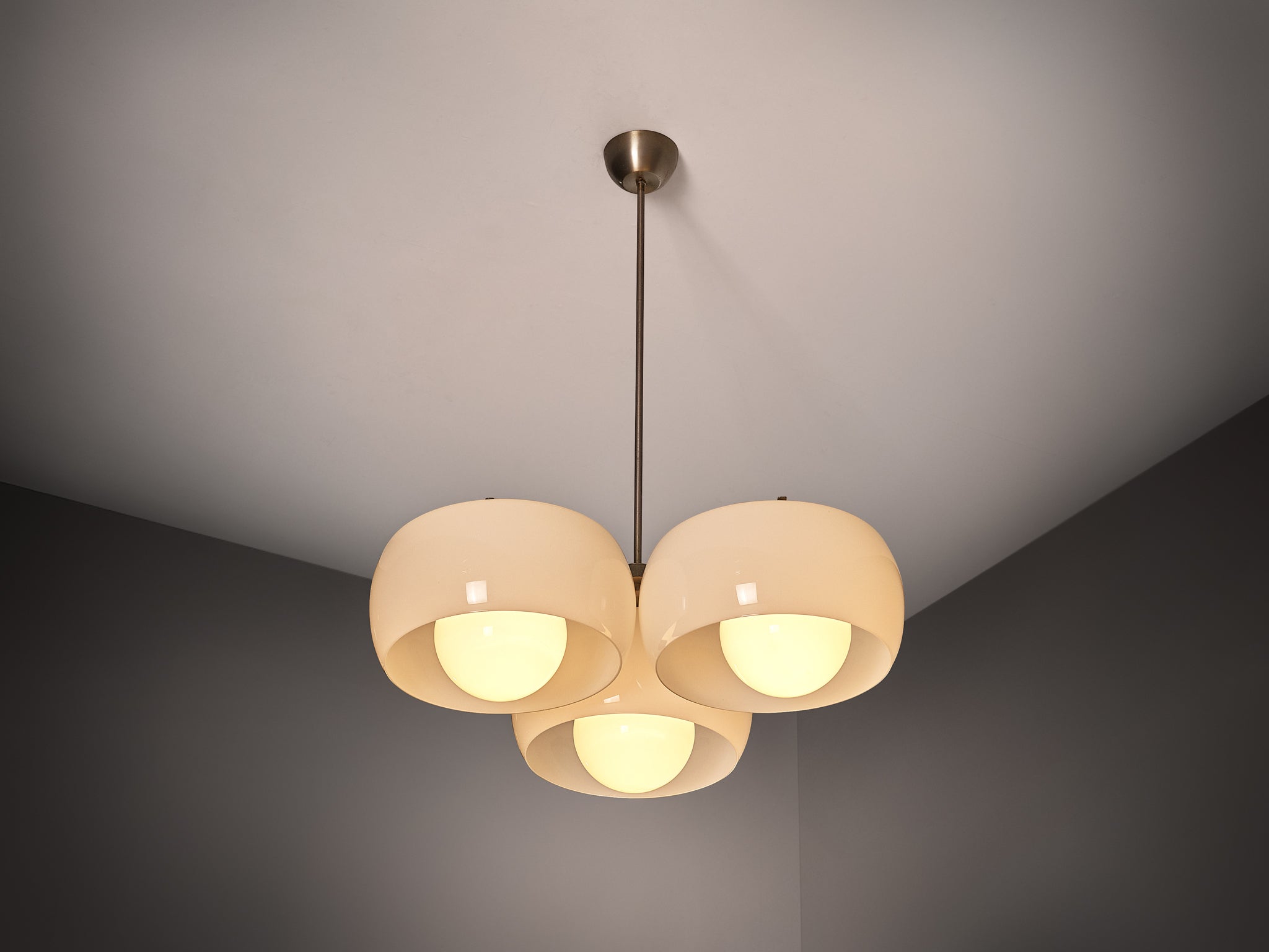 Vico Magistretti for Artemide 'Triclinio' Chandelier in Opaline Glass