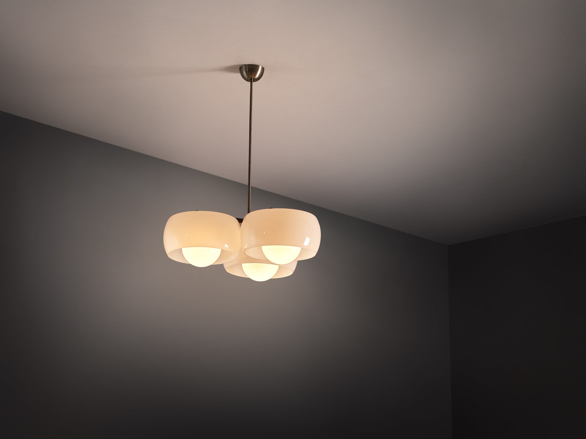 Vico Magistretti for Artemide 'Triclinio' Chandelier in Opaline Glass