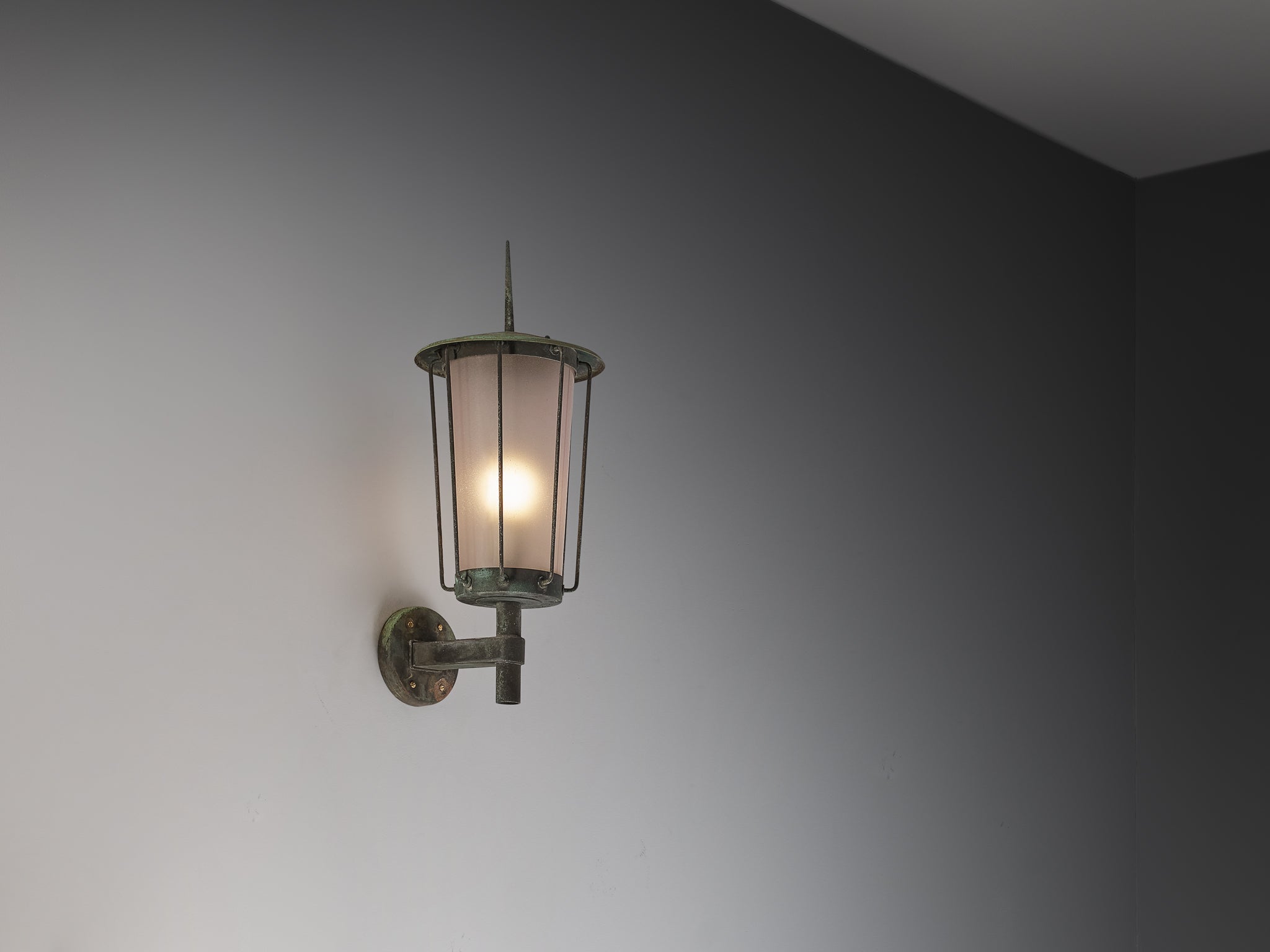 Hans Bergström for Ateljé Lyktan 'Knight' Wall Light in Copper and Blown Glass Lighting Morentz