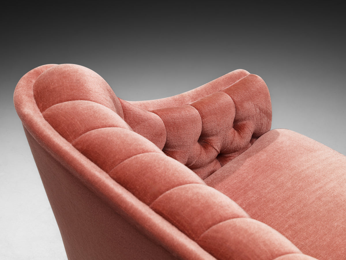 1950s Mid-Century Sofa in Tufted Dusty Pink Velvet and Oak Seating Morentz