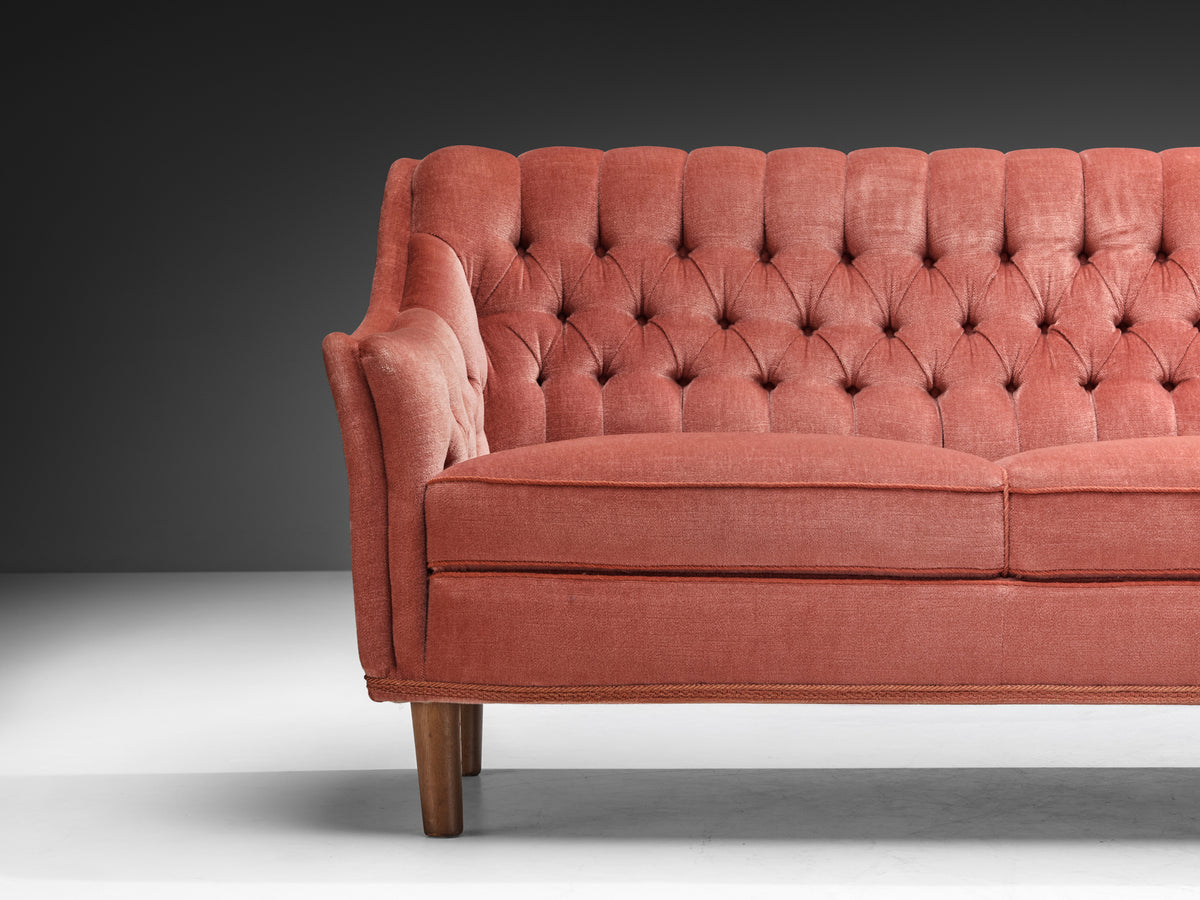 1950s Mid-Century Sofa in Tufted Dusty Pink Velvet and Oak Seating Morentz
