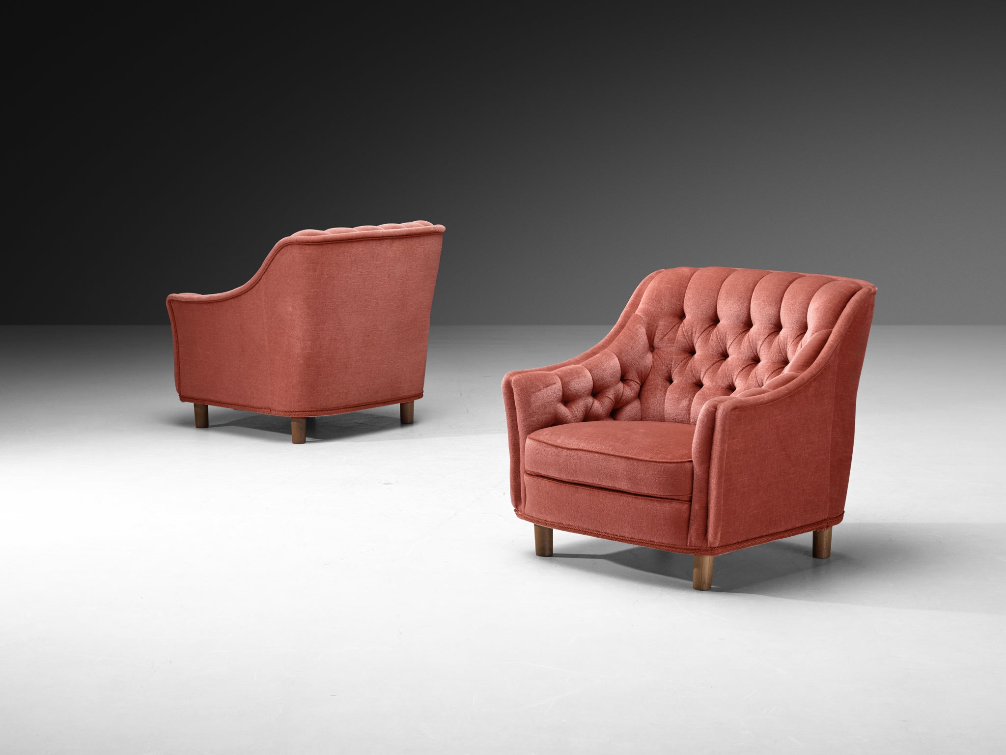 1950s Mid-Century Pair of Lounge Chairs in Tufted Dusty Pink Velvet and Oak Seating Morentz