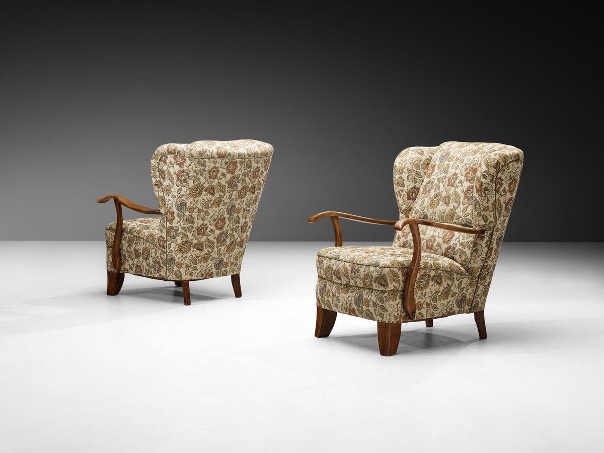 Pair of Wingback Lounge Chairs in Wood and Floral Upholstery, 1940s Seating Morentz