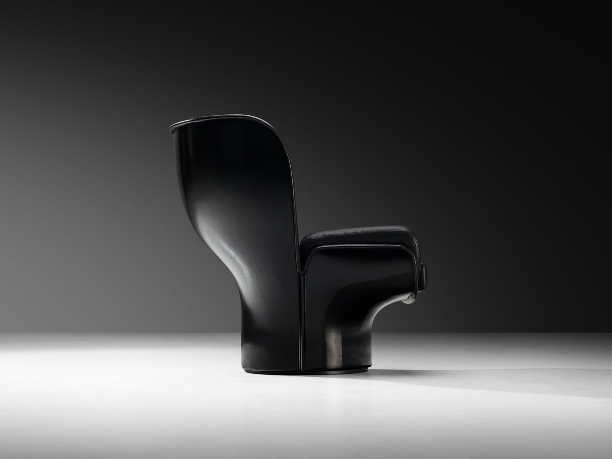 Joe Colombo 'Elda' Swivel Lounge Chair in Black Leather and Fiberglass Seating Morentz