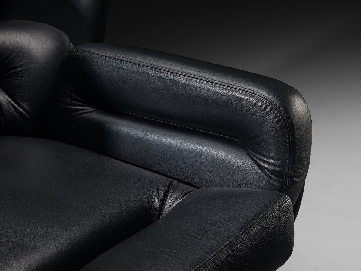 Joe Colombo 'Elda' Swivel Lounge Chair in Black Leather and Fiberglass Seating Morentz