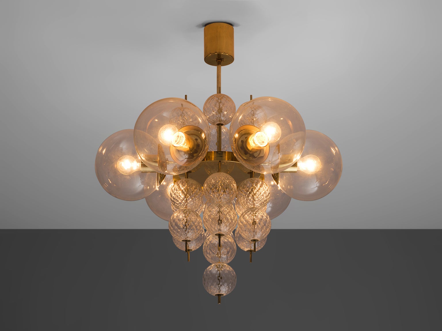 Chandelier with Brass and Glass Bulbs lighting Morentz