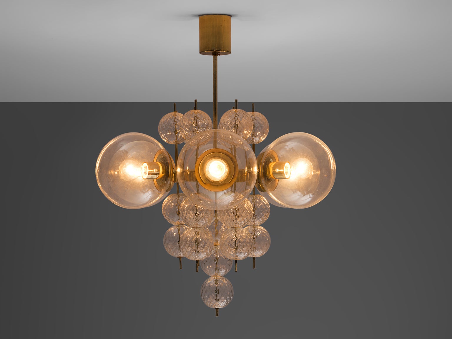 Chandelier with Brass and Glass Bulbs lighting Morentz