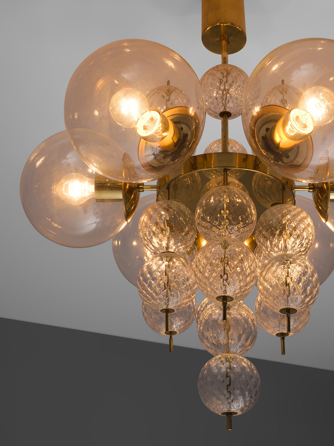 Chandelier with Brass and Glass Bulbs lighting Morentz