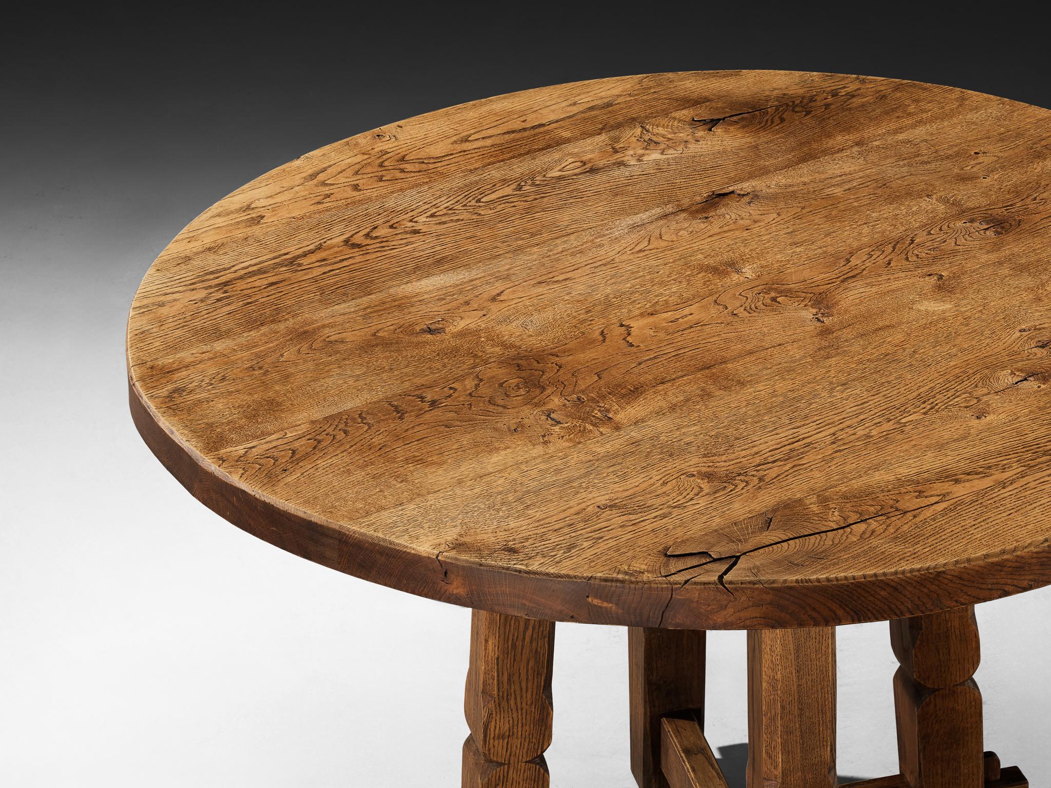 Rustic Round Dining Table in Solid Oak with Carved Base tables Morentz