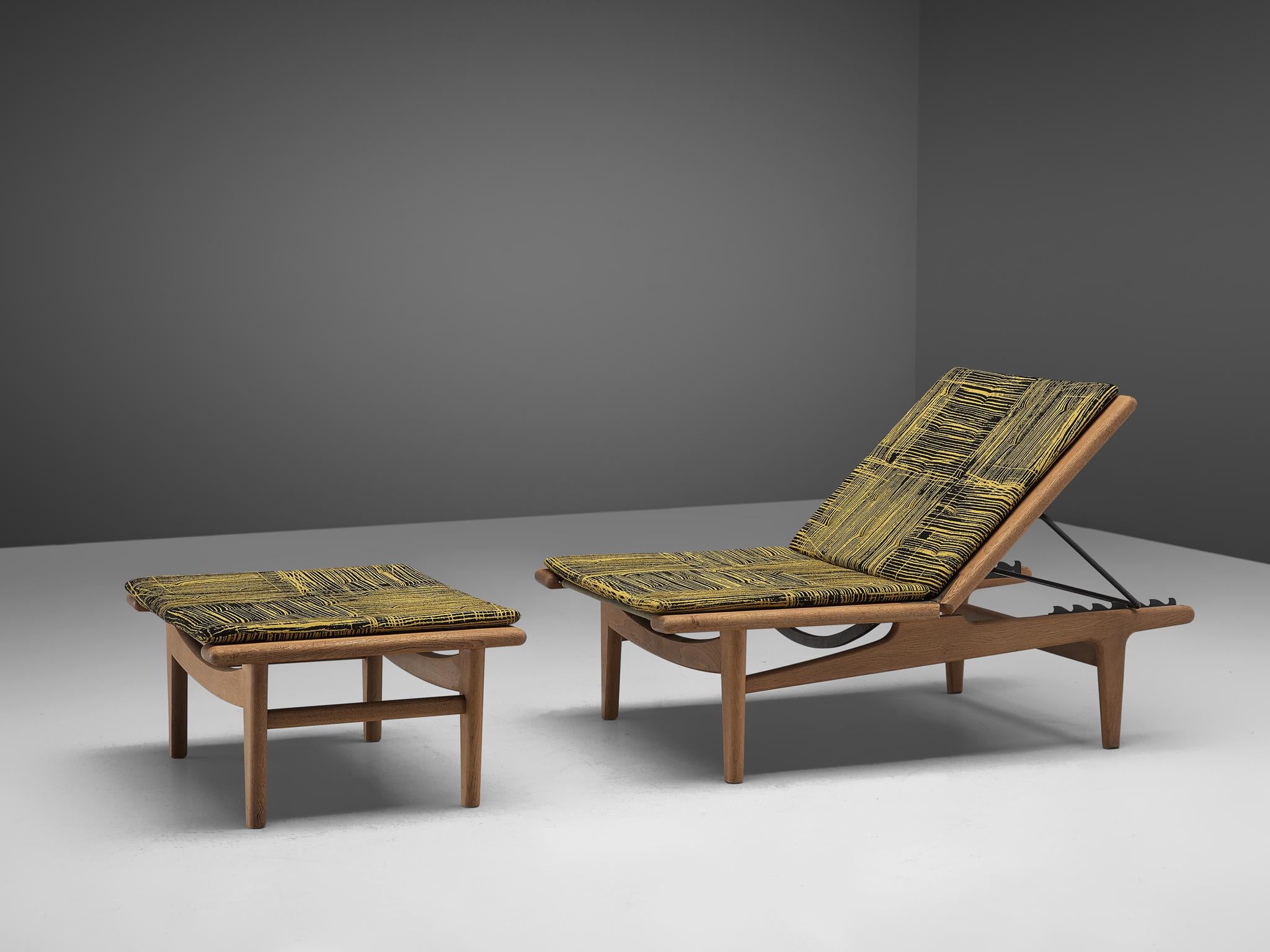 Hans J. Wegner Versatile Chaise Lounge or Daybed in Oak seating Morentz