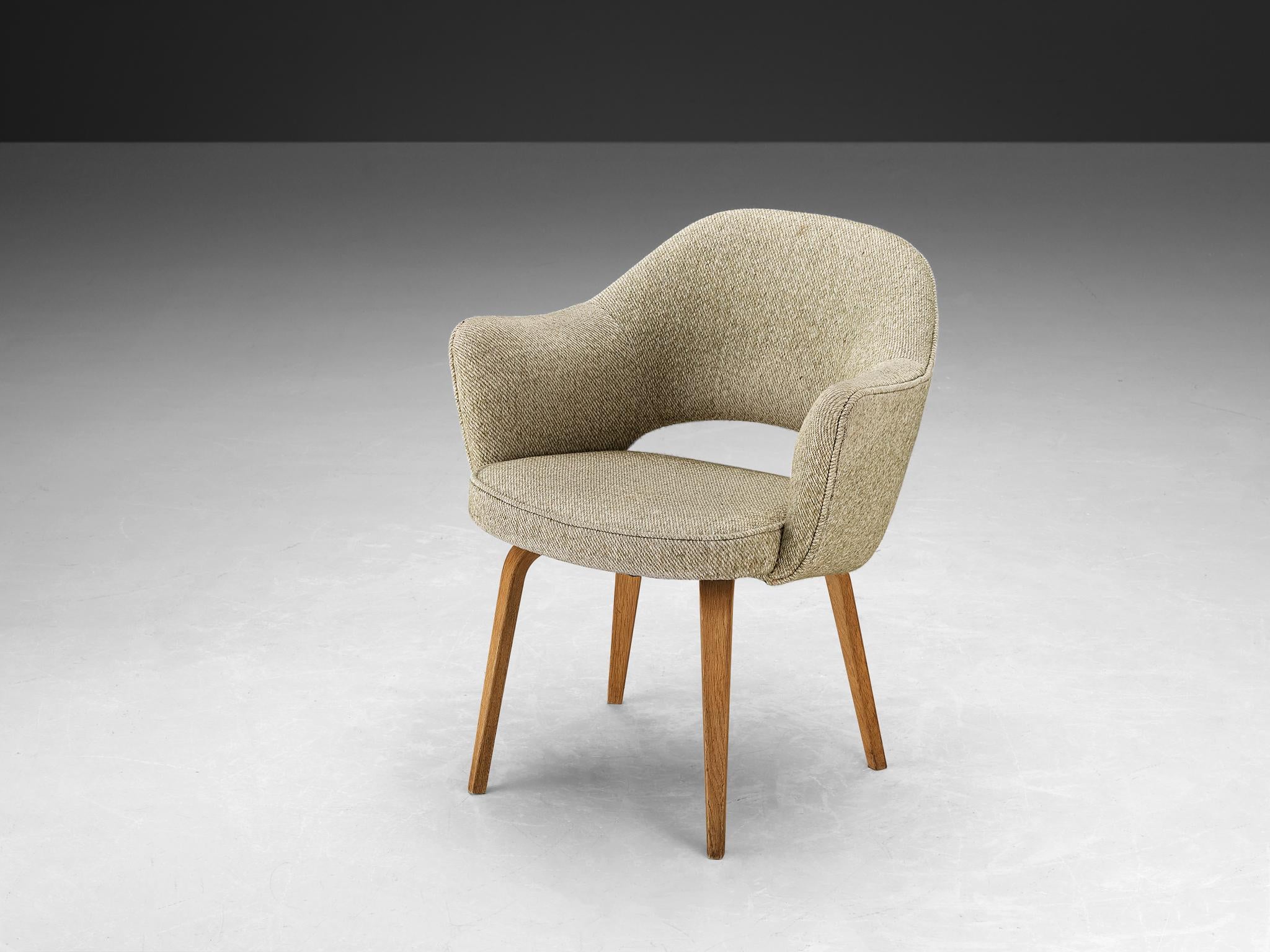 Eero Saarinen for Knoll 'Executive' Armchair in Beige Creme Fabric and Oak seating Morentz