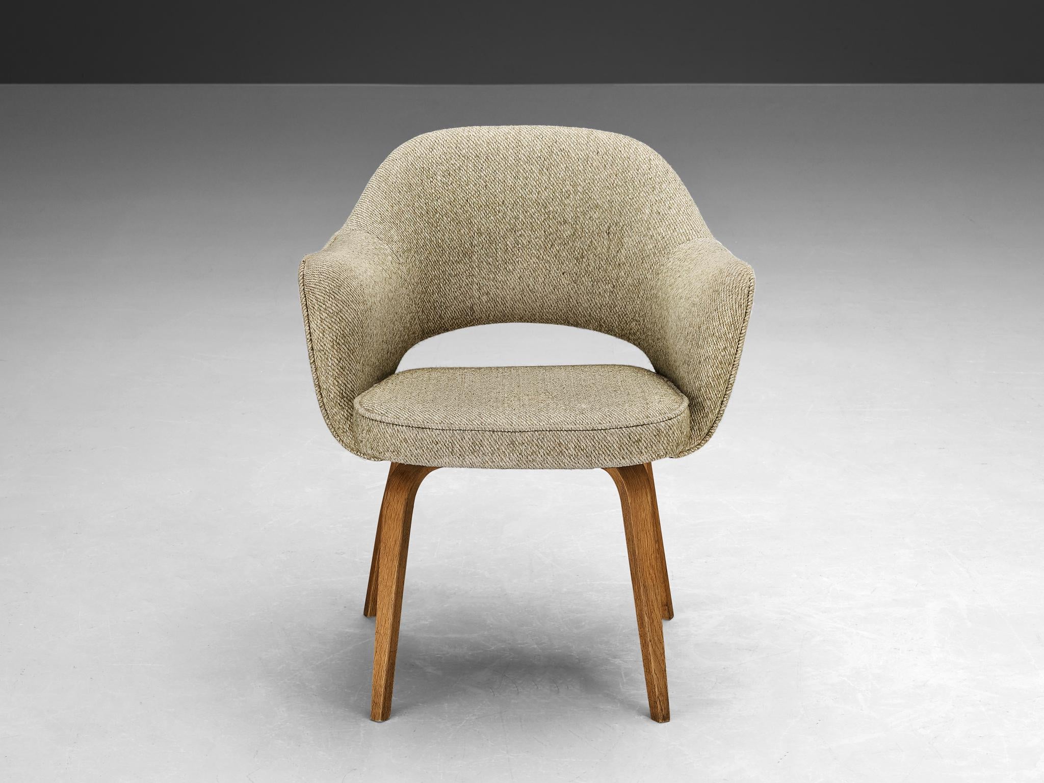 Eero Saarinen for Knoll 'Executive' Armchair in Beige Creme Fabric and Oak seating Morentz