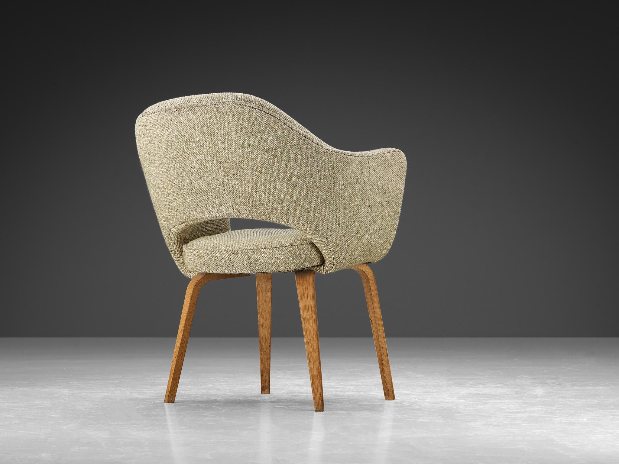 Eero Saarinen for Knoll 'Executive' Armchair in Beige Creme Fabric and Oak seating Morentz