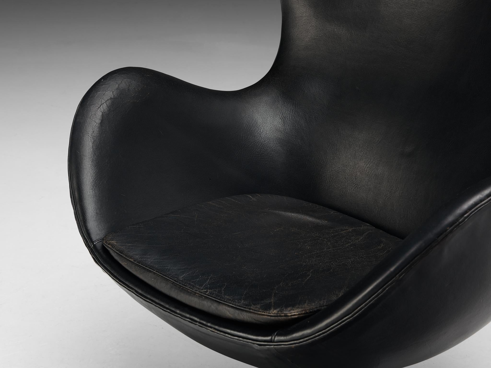 Arne Jacobsen for Fritz Hansen Early 'Egg' Lounge Chair in Black Leather