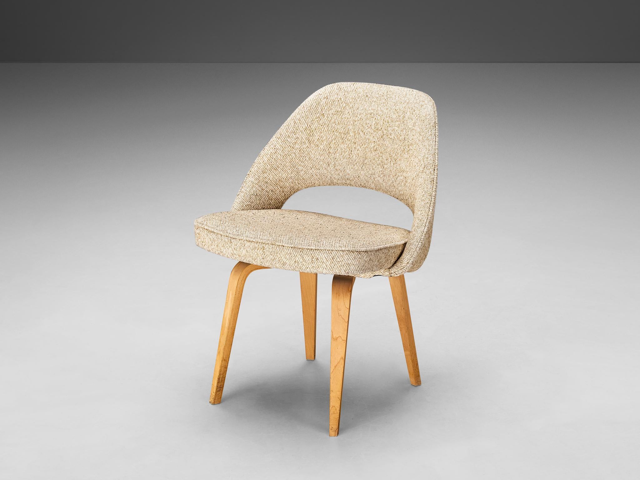 Eero Saarinen for Knoll 'Executive' Chair in Beige Creme Fabric and Oak seating Morentz