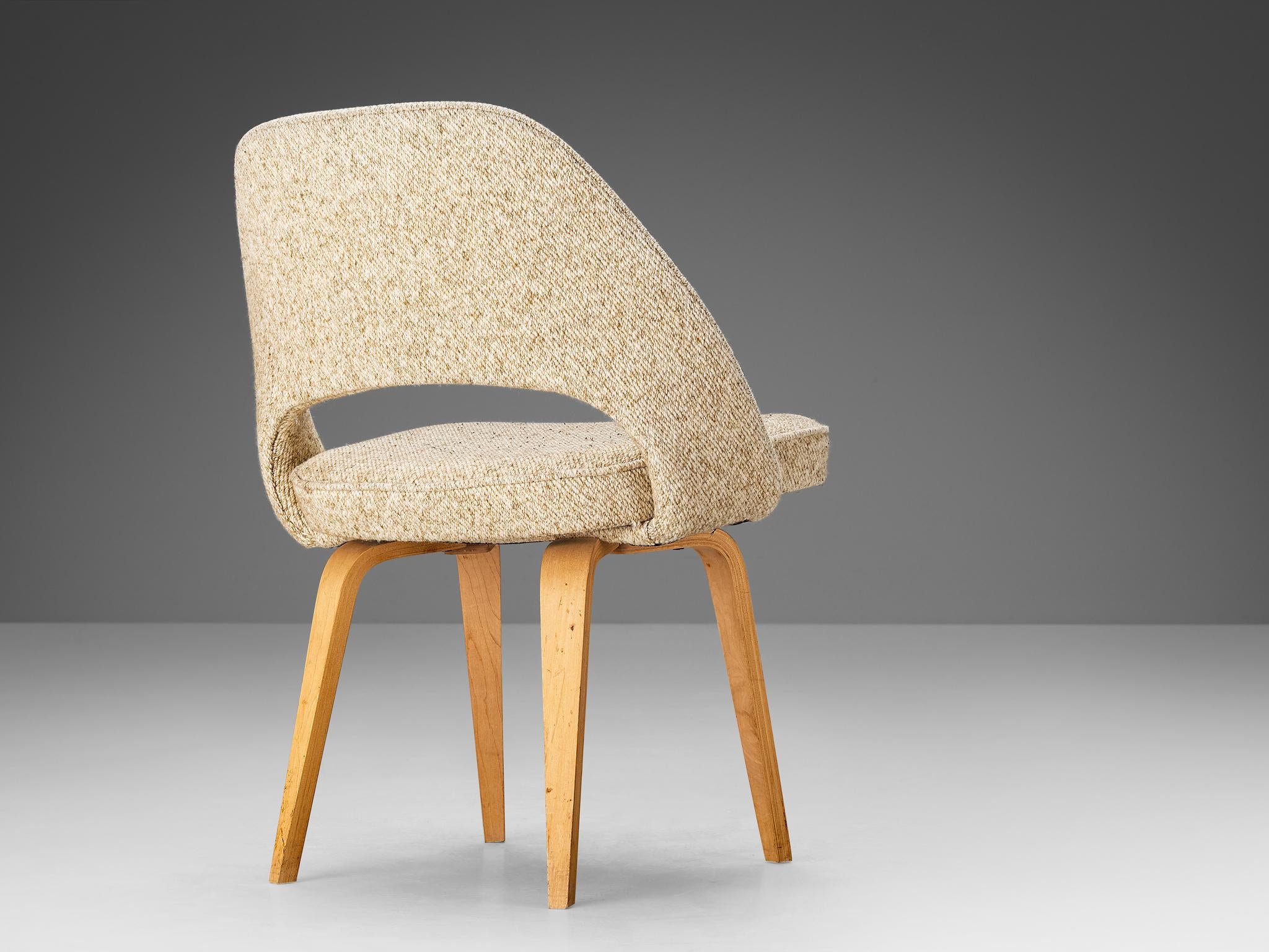 Eero Saarinen for Knoll 'Executive' Chair in Beige Creme Fabric and Oak seating Morentz