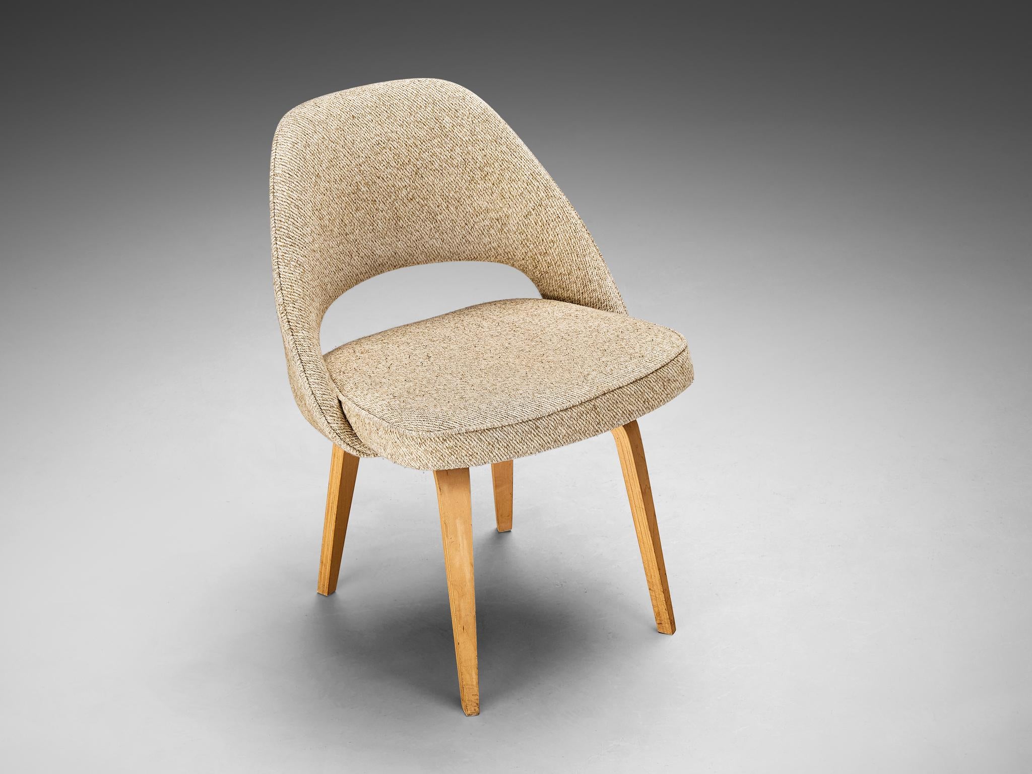 Eero Saarinen for Knoll 'Executive' Chair in Beige Creme Fabric and Oak seating Morentz