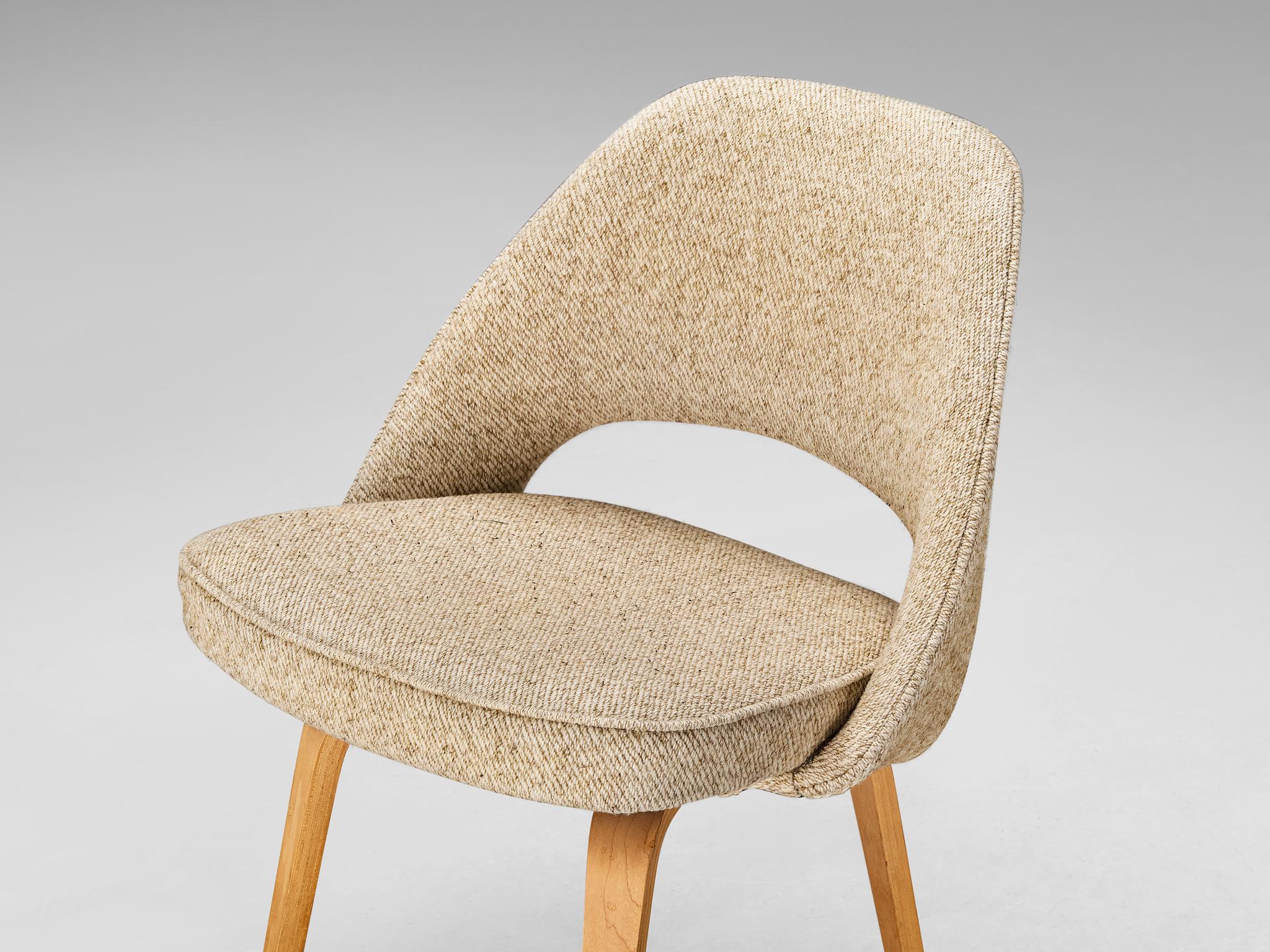 Eero Saarinen for Knoll 'Executive' Chair in Beige Creme Fabric and Oak seating Morentz