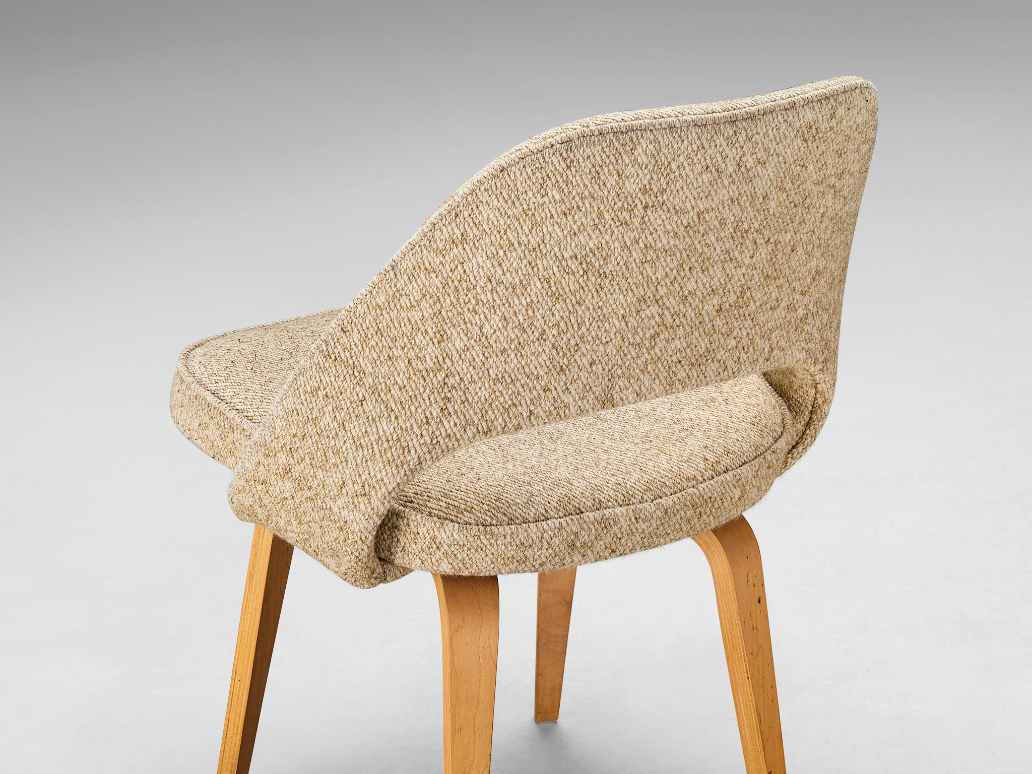 Eero Saarinen for Knoll 'Executive' Chair in Beige Creme Fabric and Oak seating Morentz