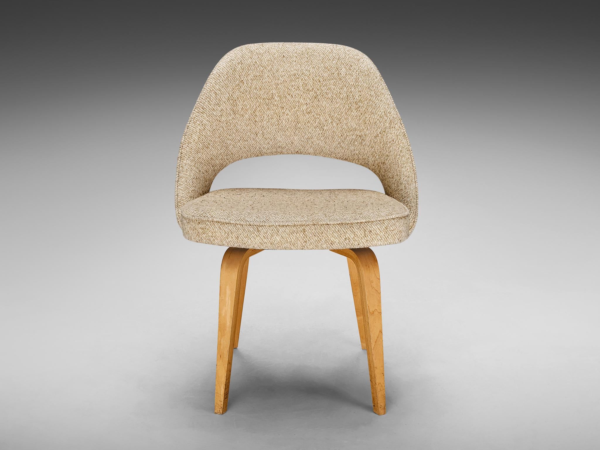 Eero Saarinen for Knoll 'Executive' Chair in Beige Creme Fabric and Oak seating Morentz