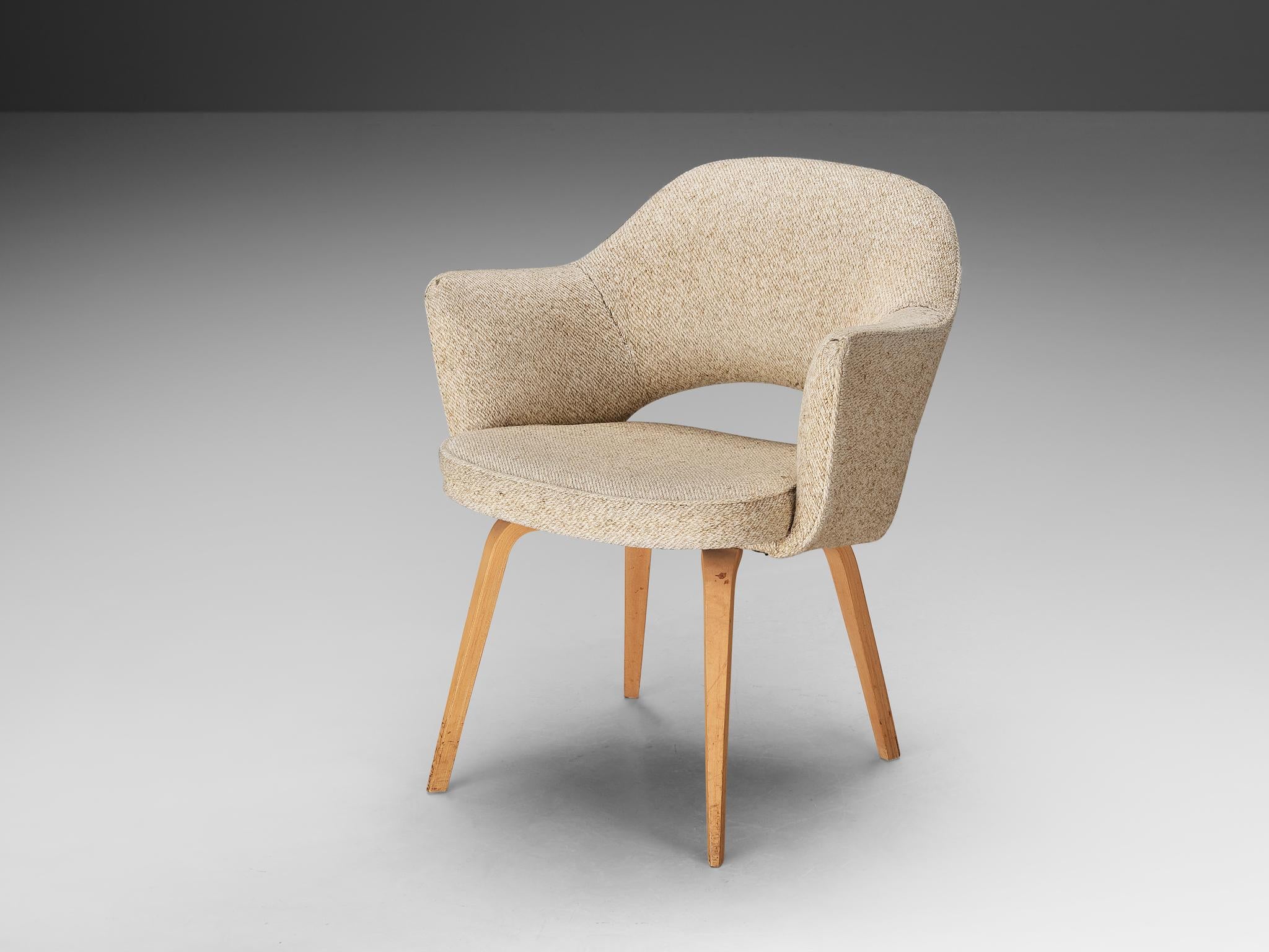 Eero Saarinen for Knoll 'Executive' Armchair in Beige Creme Fabric and Oak seating Morentz