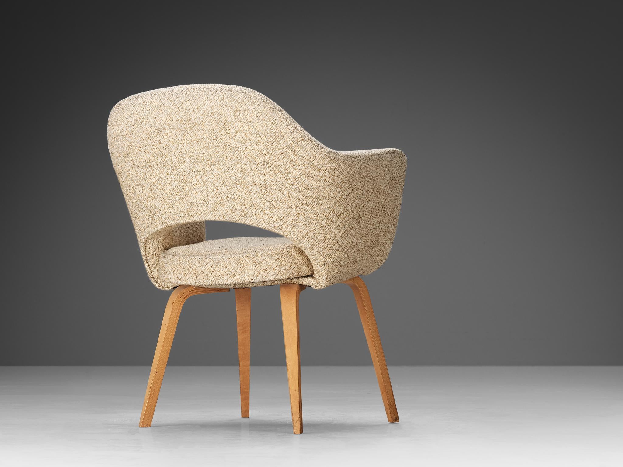 Eero Saarinen for Knoll 'Executive' Armchair in Beige Creme Fabric and Oak seating Morentz