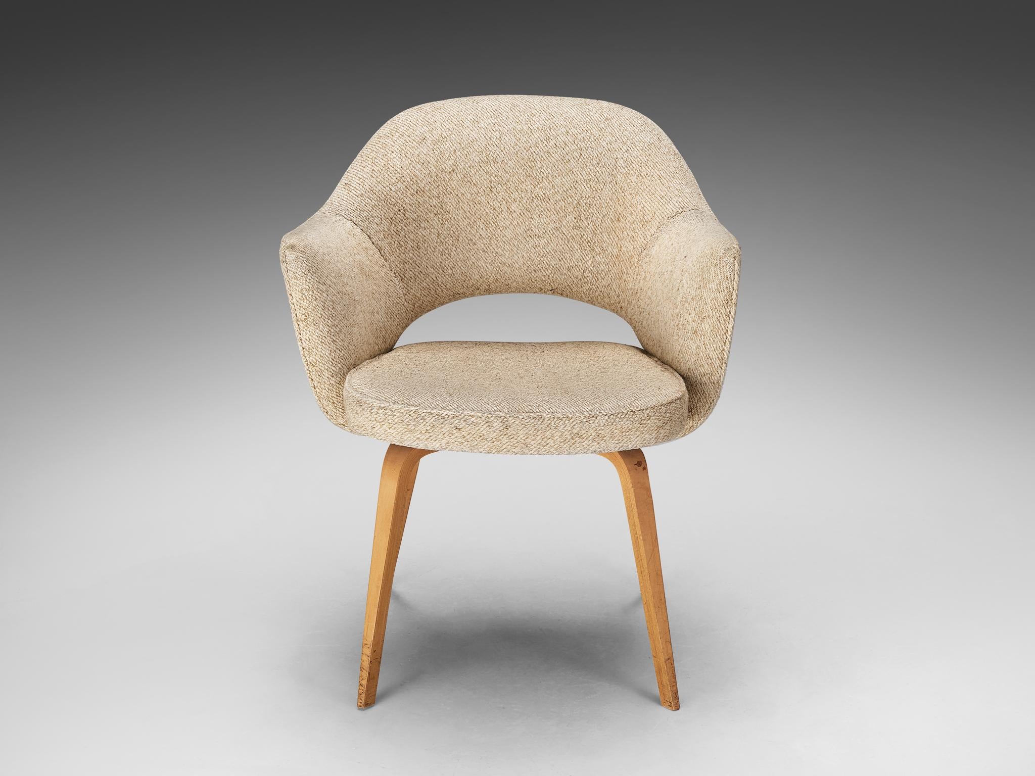 Eero Saarinen for Knoll 'Executive' Armchair in Beige Creme Fabric and Oak seating Morentz