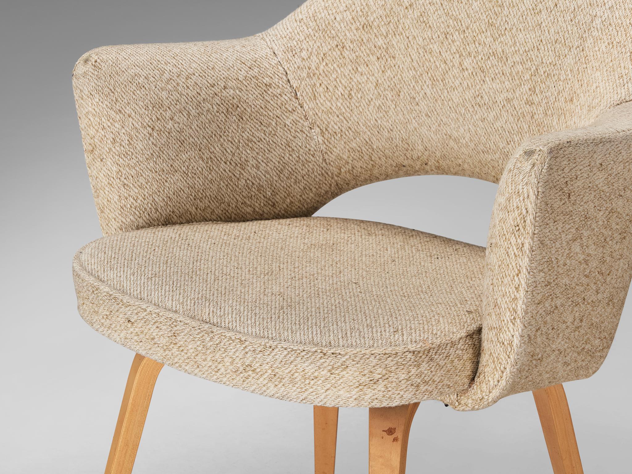 Eero Saarinen for Knoll 'Executive' Armchair in Beige Creme Fabric and Oak seating Morentz