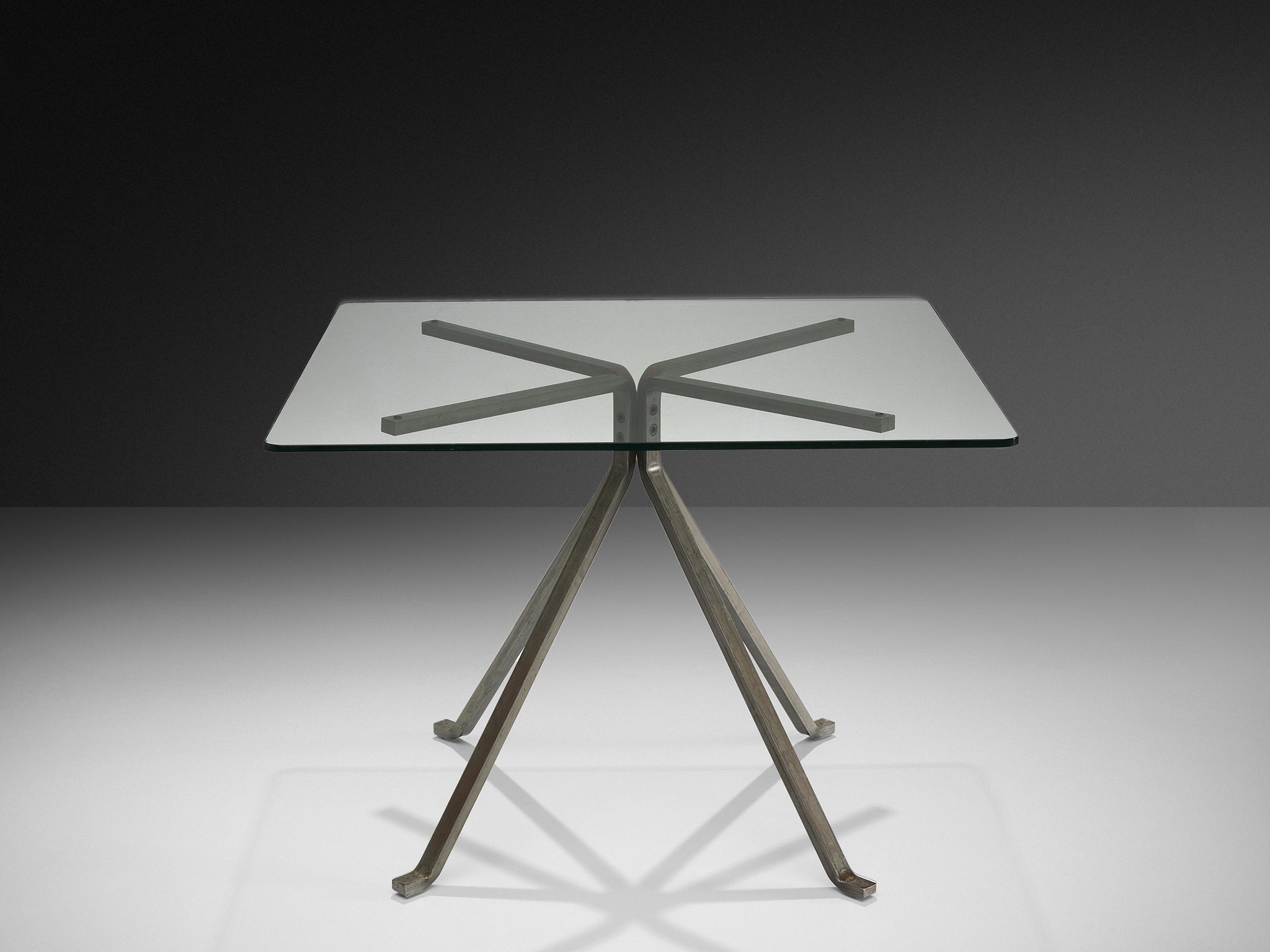 ガラステーブル 「CUGINO」 design by Enzo Mari Round Table CUGINO by Enzo Mari for Driade. Shop on Design Italy
