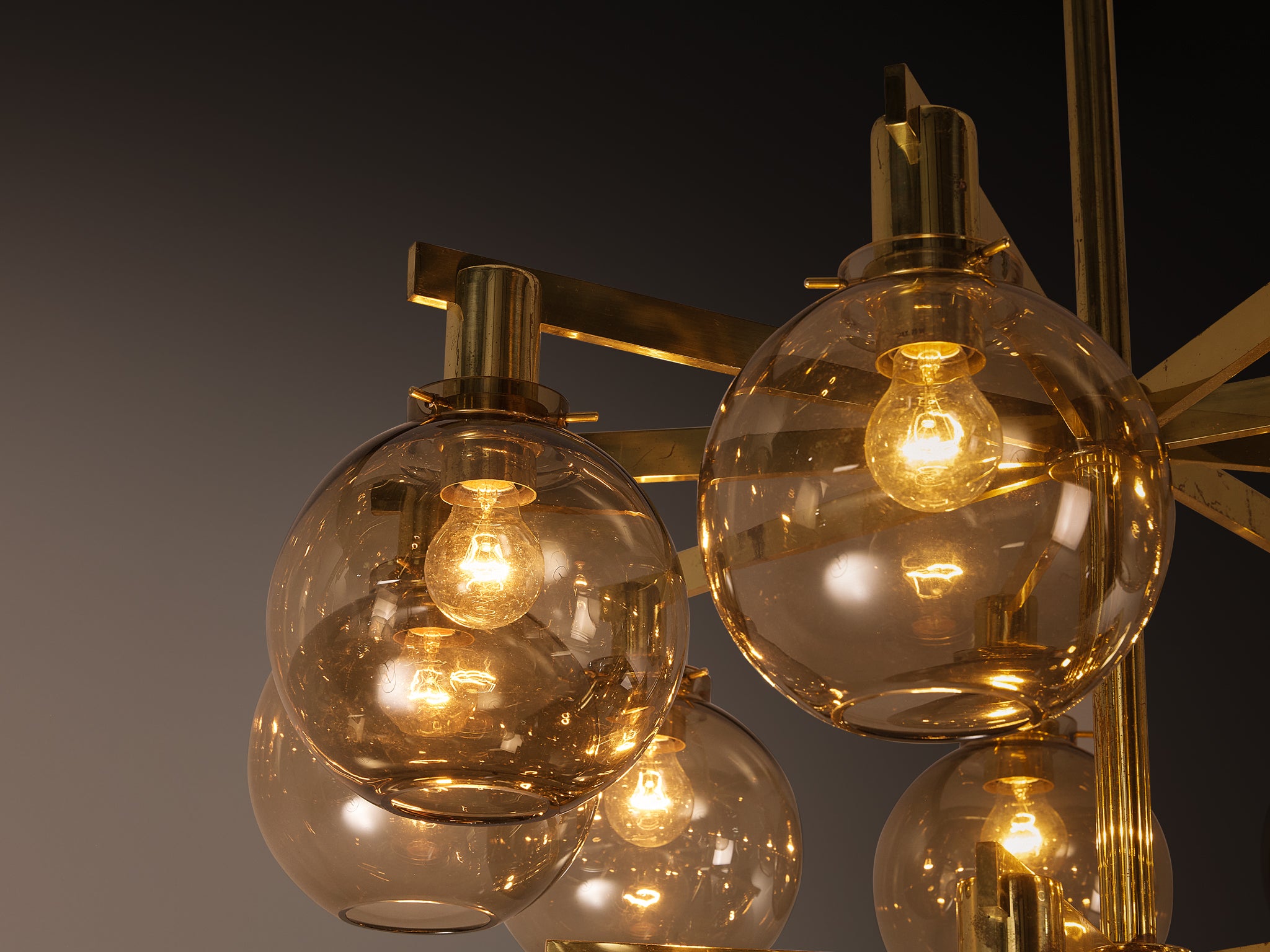 Hans-Agne Jakobsson ‘Pastoral’ Chandelier in Brass with Glass Spheres Lighting Morentz