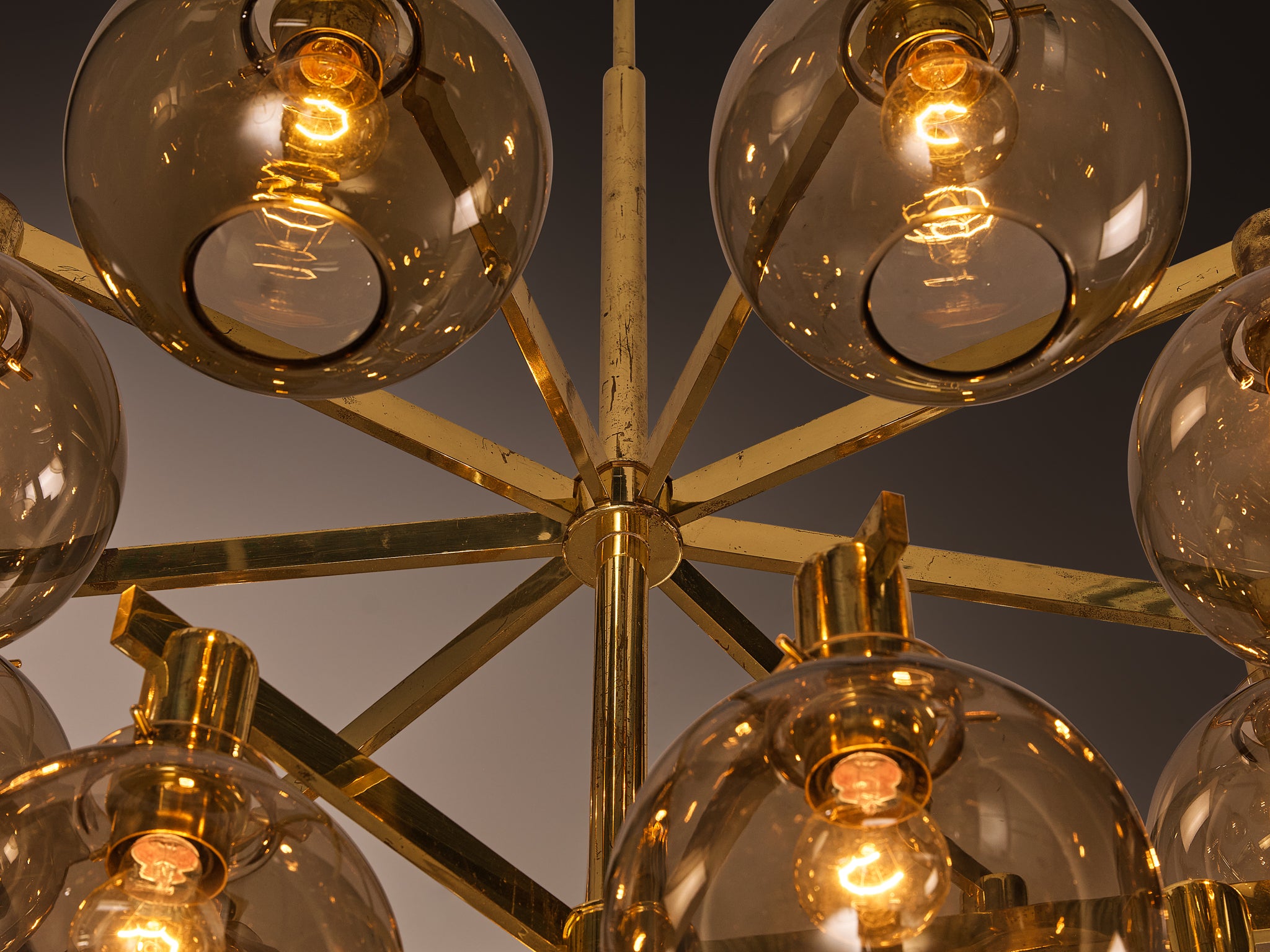 Hans-Agne Jakobsson ‘Pastoral’ Chandelier in Brass with Glass Spheres Lighting Morentz