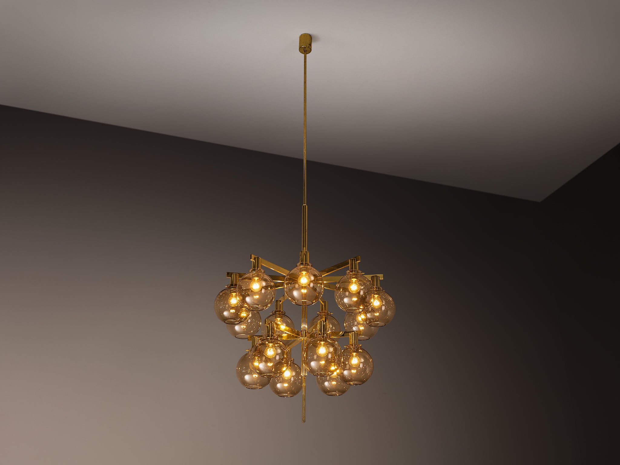 Hans-Agne Jakobsson ‘Pastoral’ Chandelier in Brass with Glass Spheres Lighting Morentz
