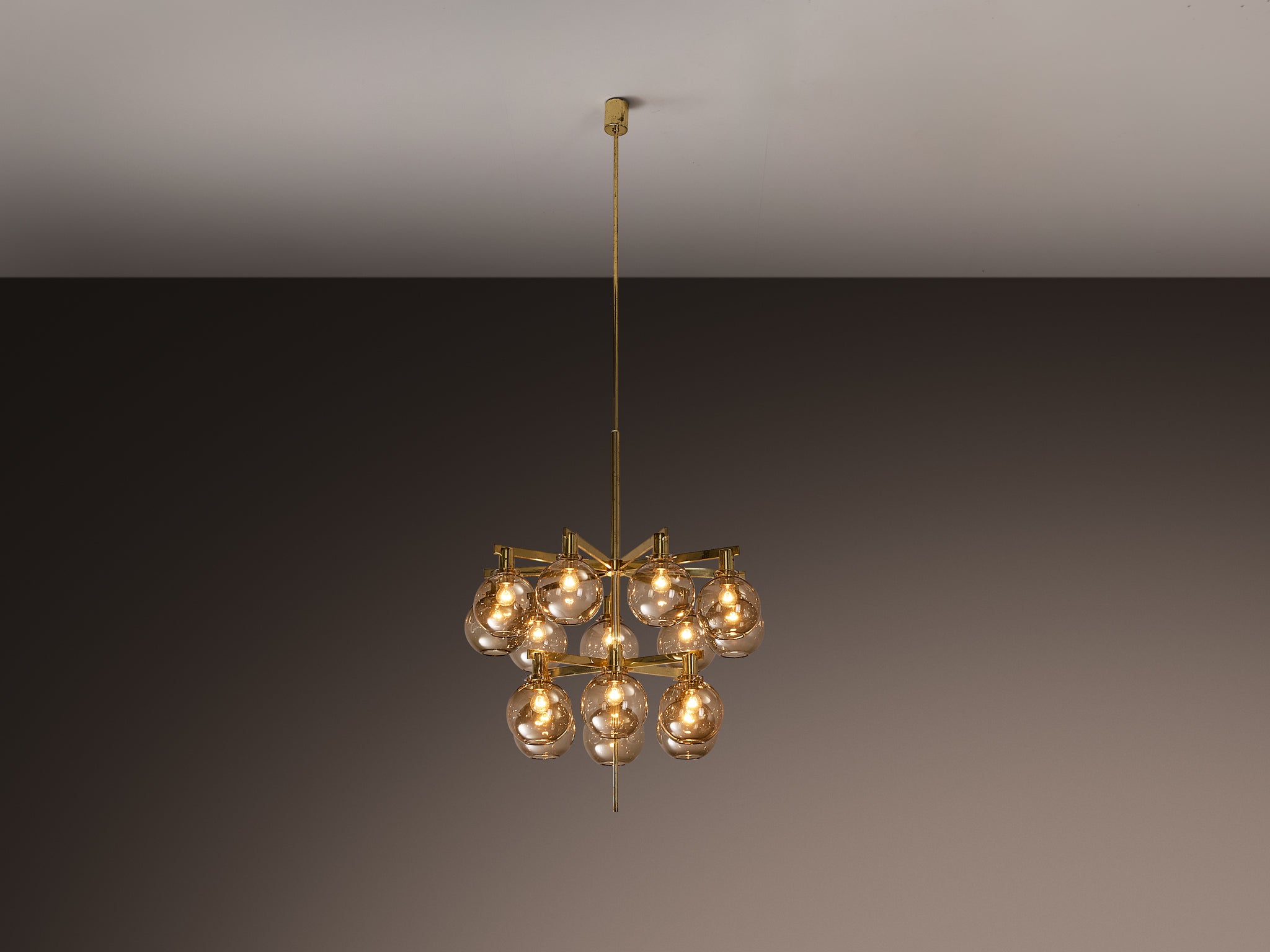 Hans-Agne Jakobsson ‘Pastoral’ Chandelier in Brass with Glass Spheres Lighting Morentz