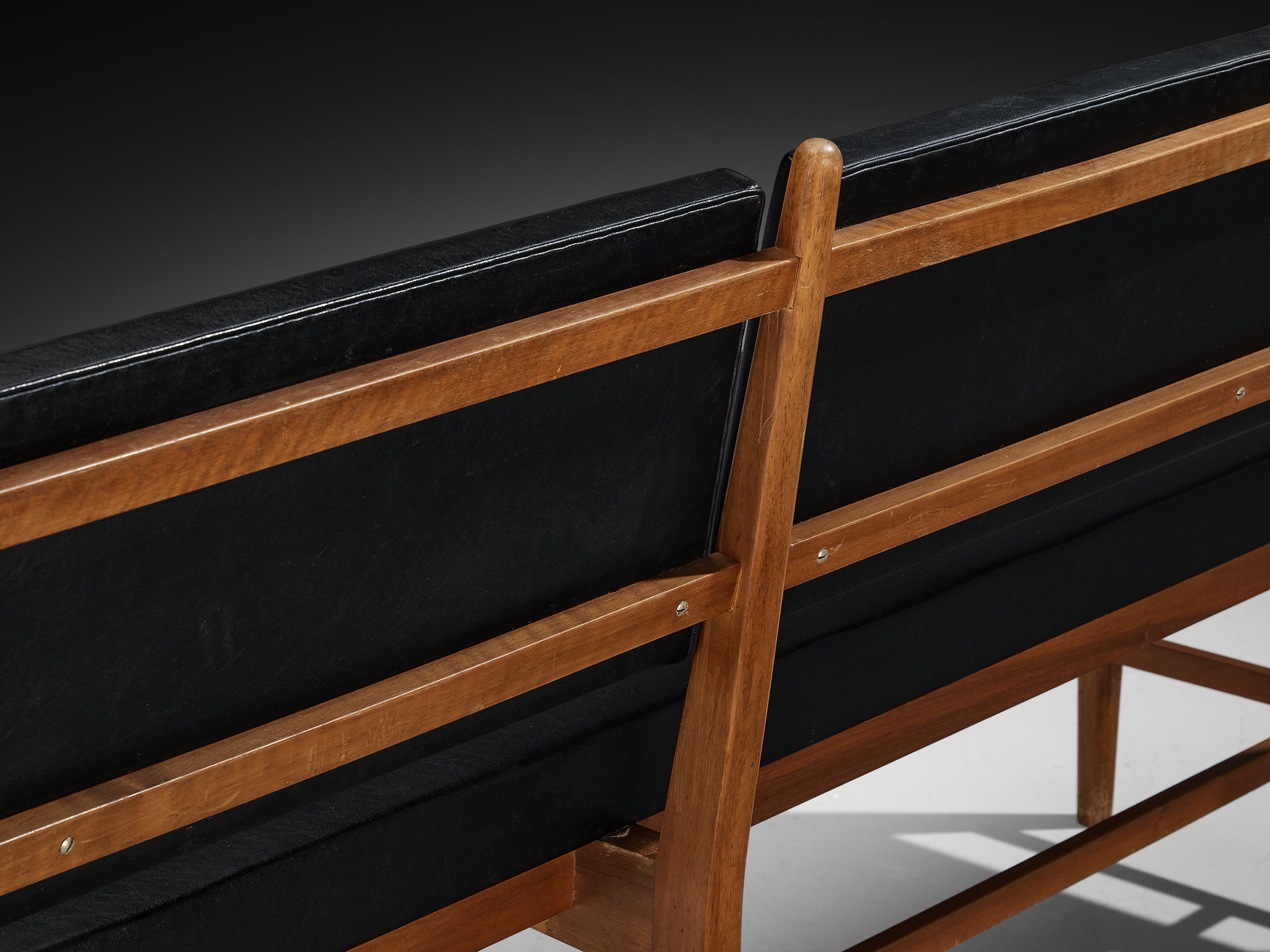 Mid-Century Modern Bench in Walnut Seating Morentz