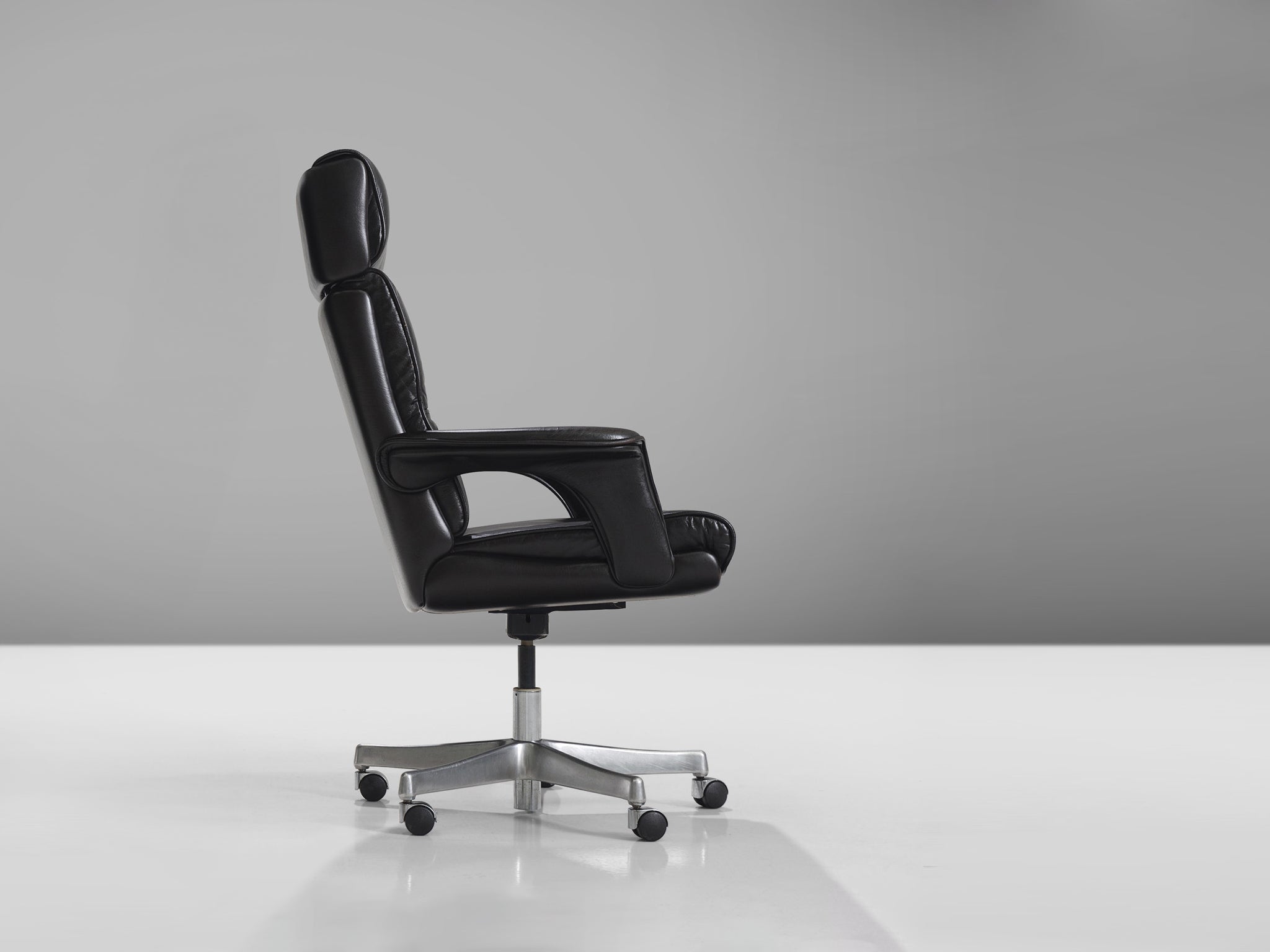 Black Leather Conference Chair seating Morentz