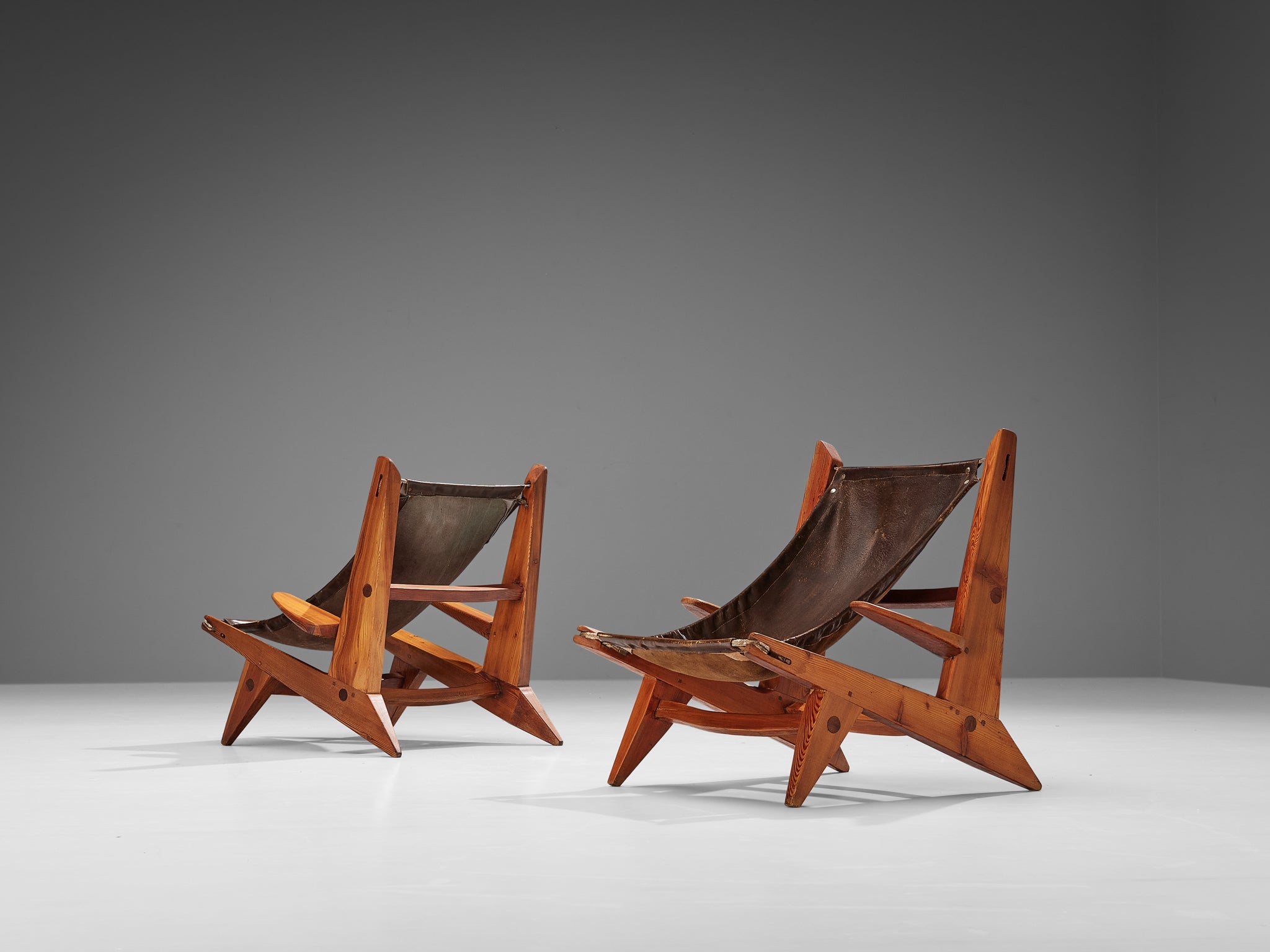 Pair of French Hunting Chairs in Pine and Brown Leather seating Morentz