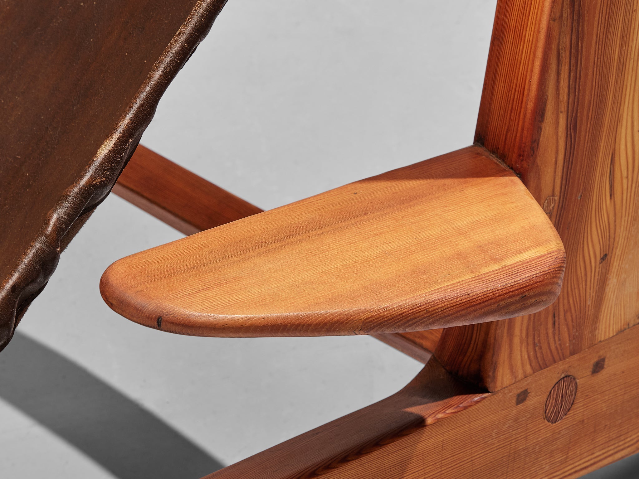 Pair of French Hunting Chairs in Pine and Brown Leather seating Morentz