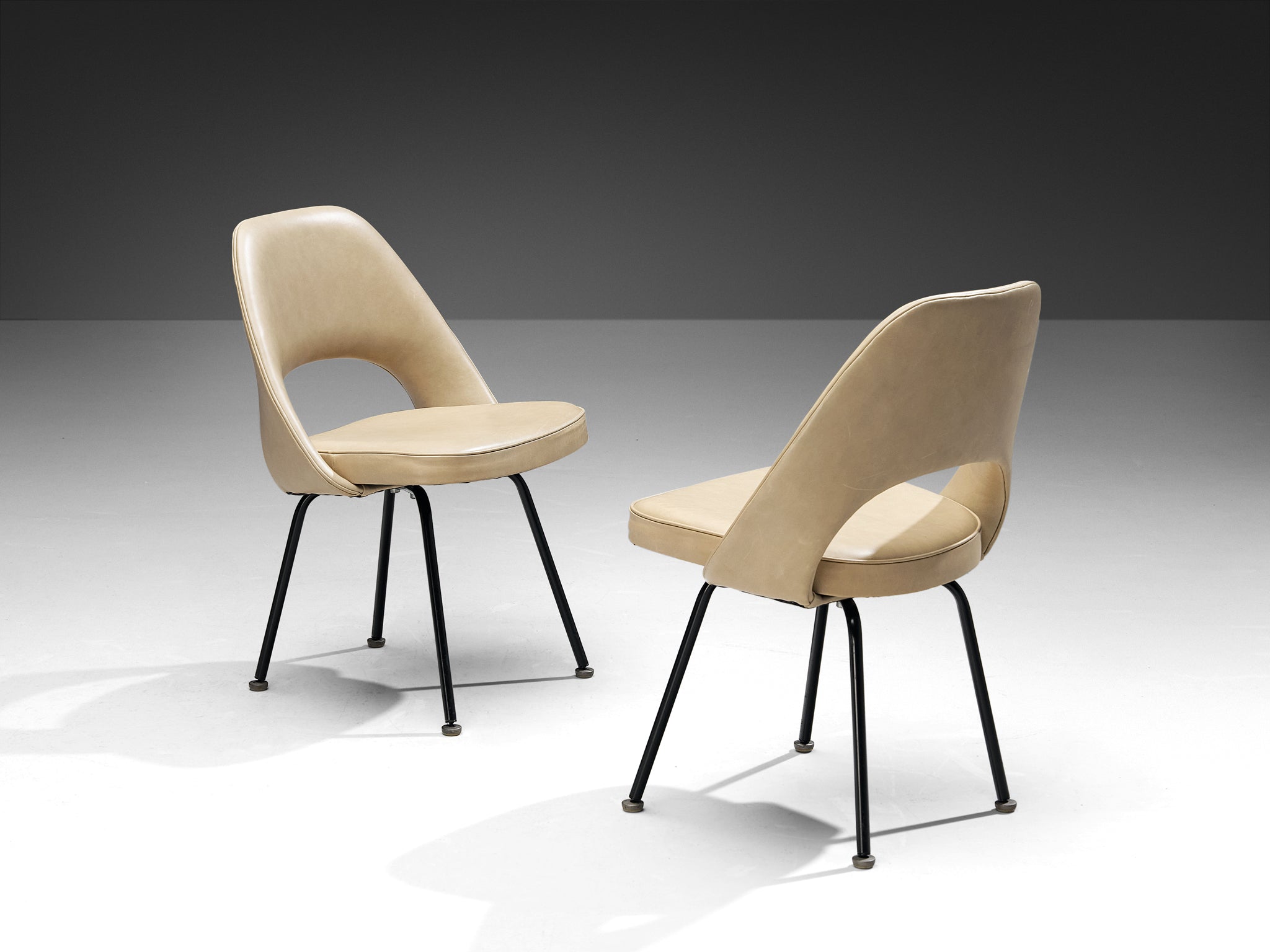 Eero Saarinen for Knoll Set of Four Dining Chairs in Beige Leather Seating Morentz