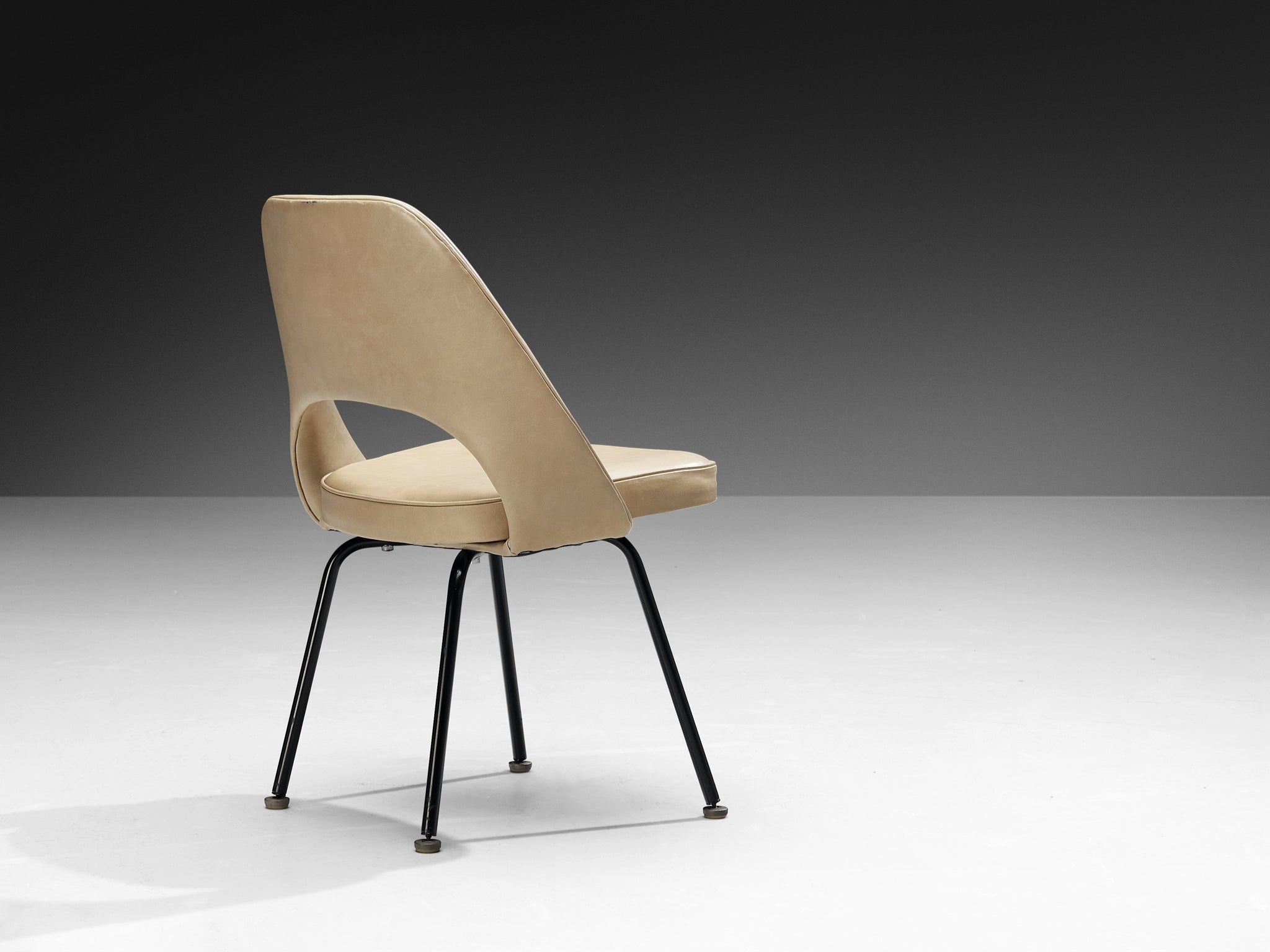 Eero Saarinen for Knoll Set of Four Dining Chairs in Beige Leather Seating Morentz