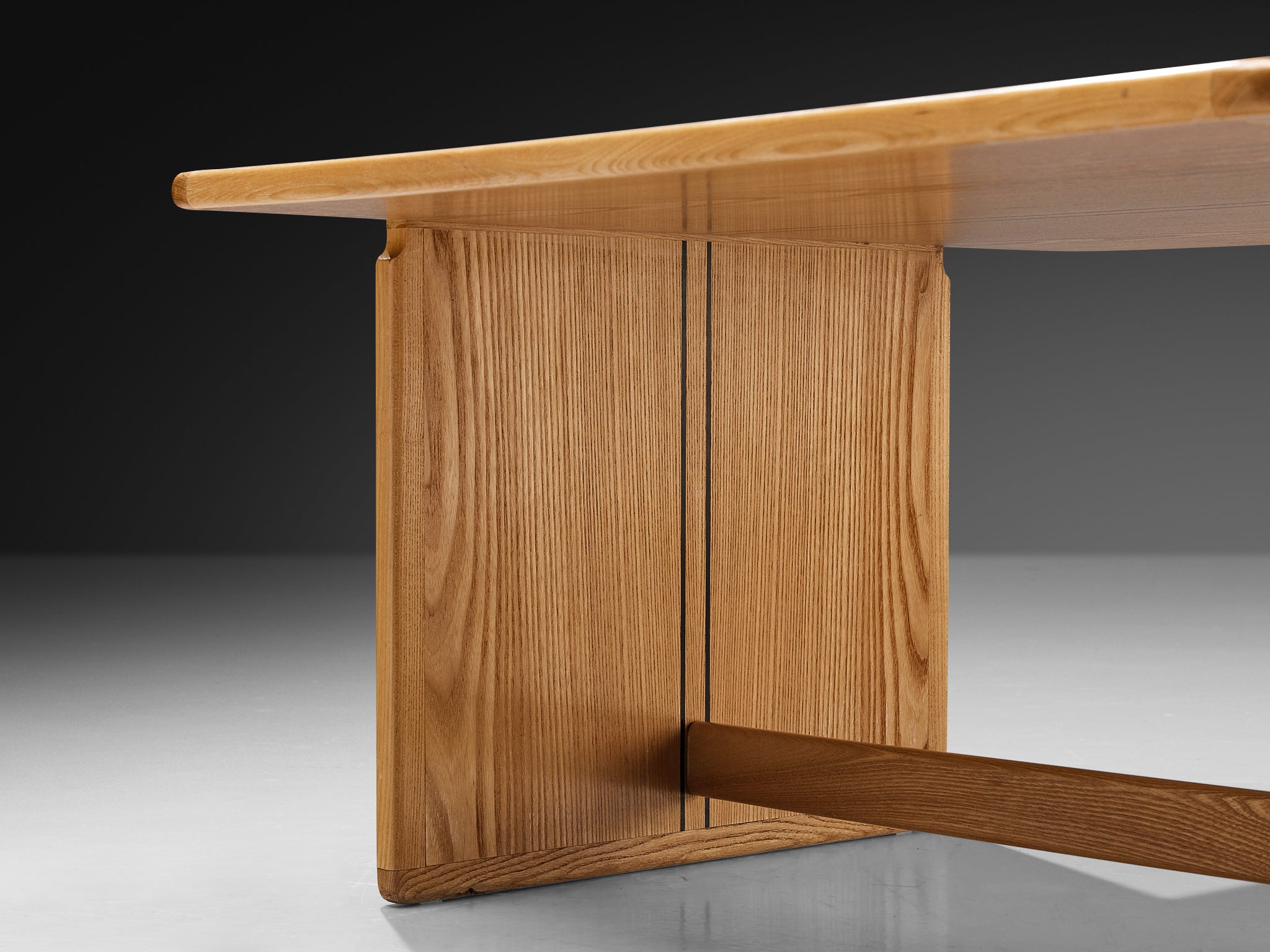 Afra & Tobia Scarpa for Maxalto 'Artona' Side Table in Ash Tables Morentz