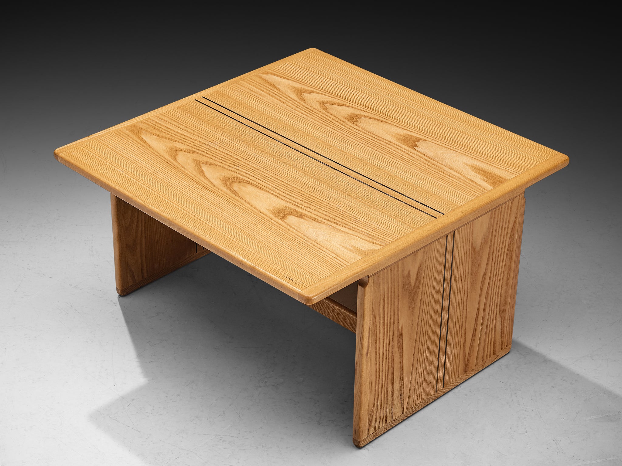 Afra & Tobia Scarpa for Maxalto 'Artona' Side Table in Ash Tables Morentz