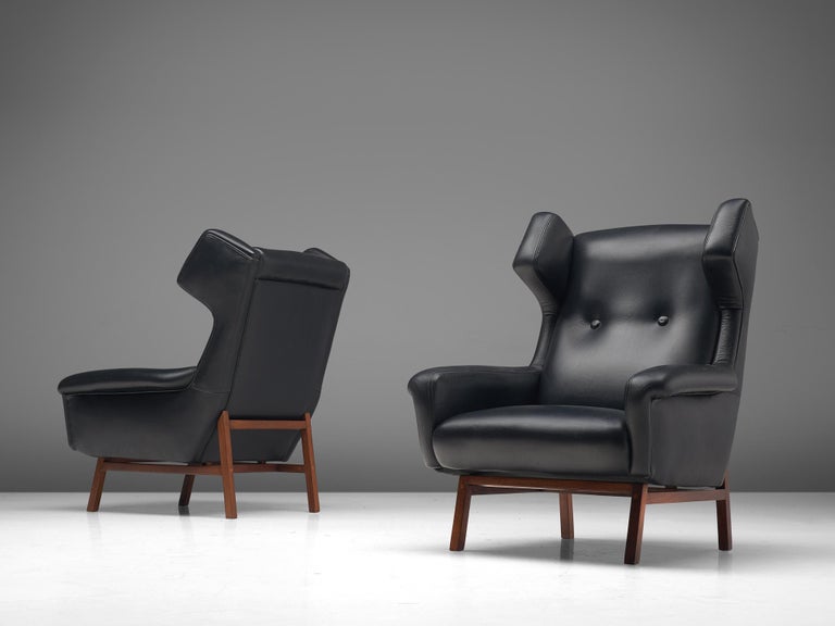 Italian Pair of Wingback Lounge Chairs in Black Leather and Mahogany