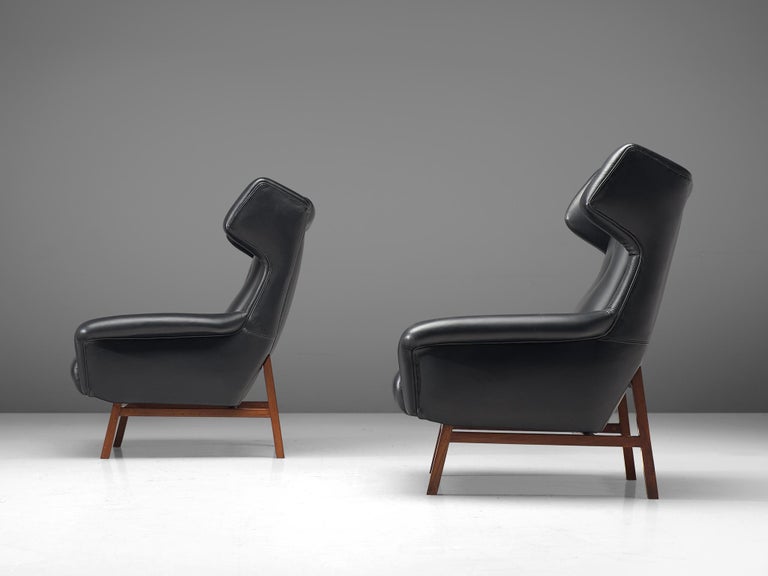Italian Pair of Wingback Lounge Chairs in Black Leather and Mahogany