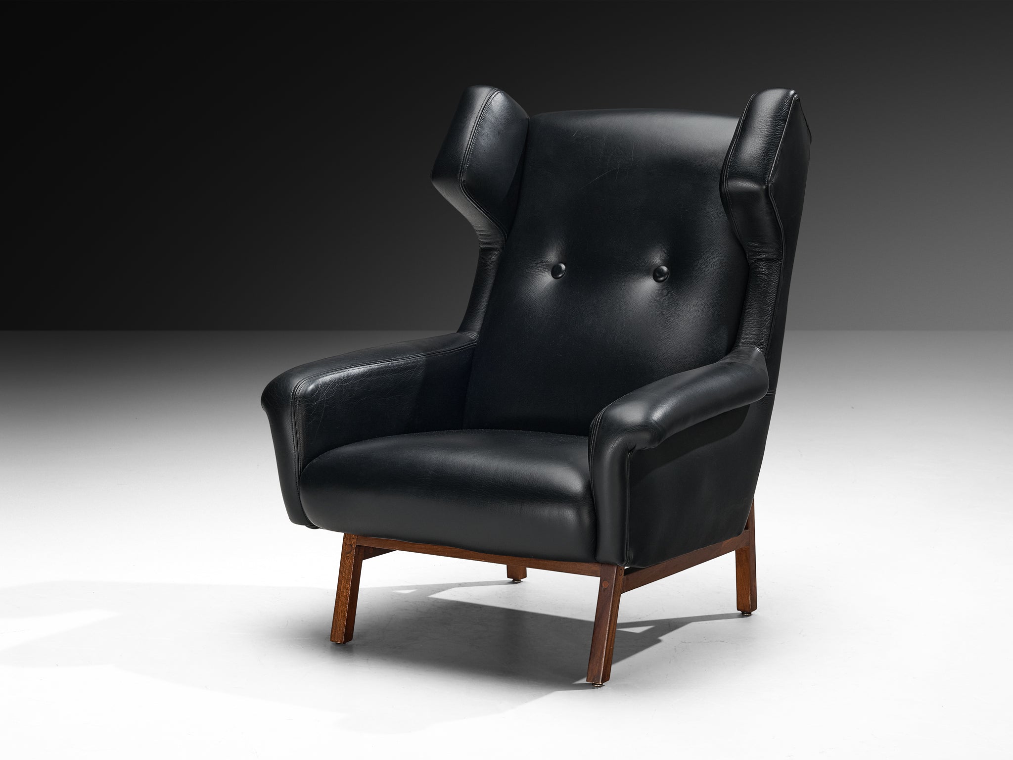 Italian Mid-Century Modern Wingback Lounge Chair in Black Leather and Mahogany Seating Morentz