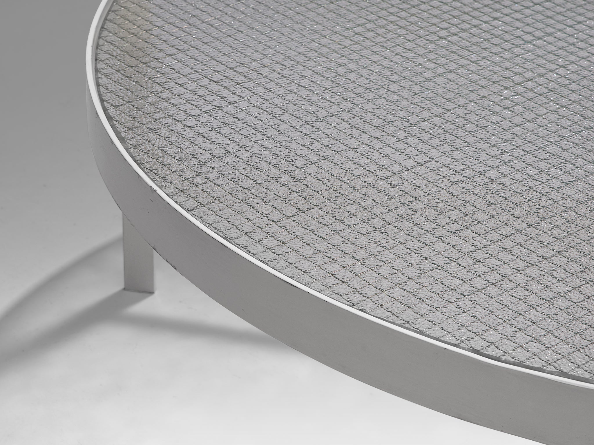 Janni Van Pelt Round Coffee Table in White Metal and Glass Tables Morentz
