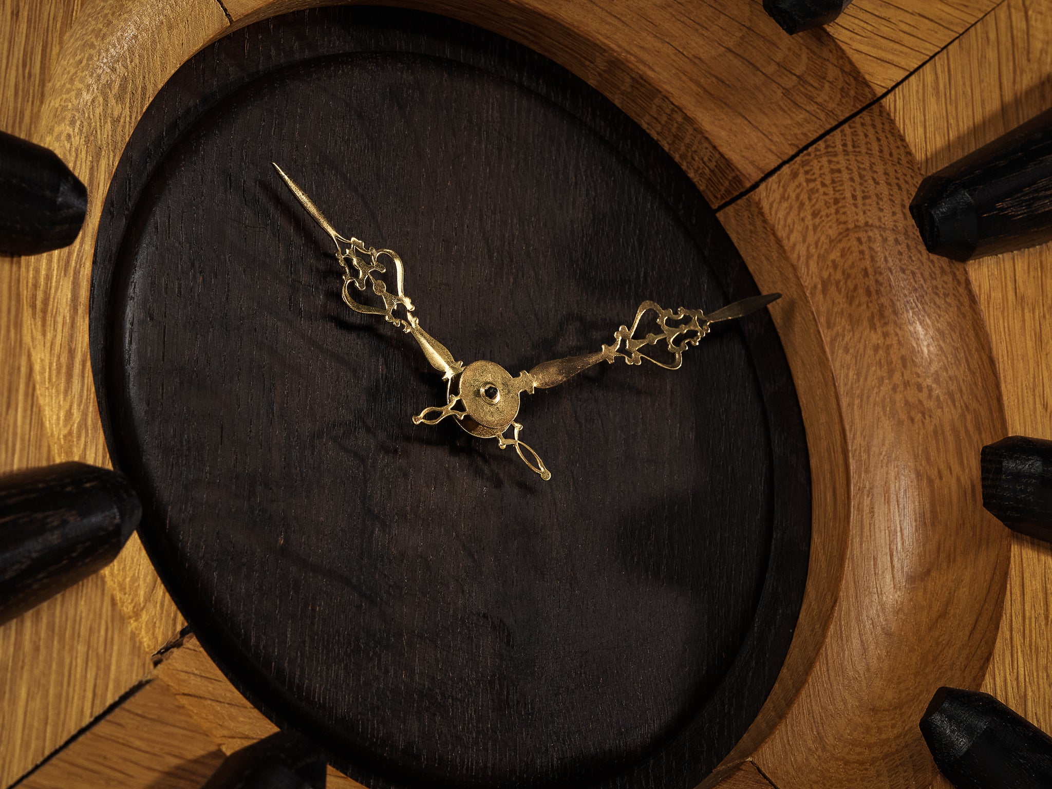 Guillerme & Chambron Longcase Clock in Oak with Brass Accents Decorative objects Morentz